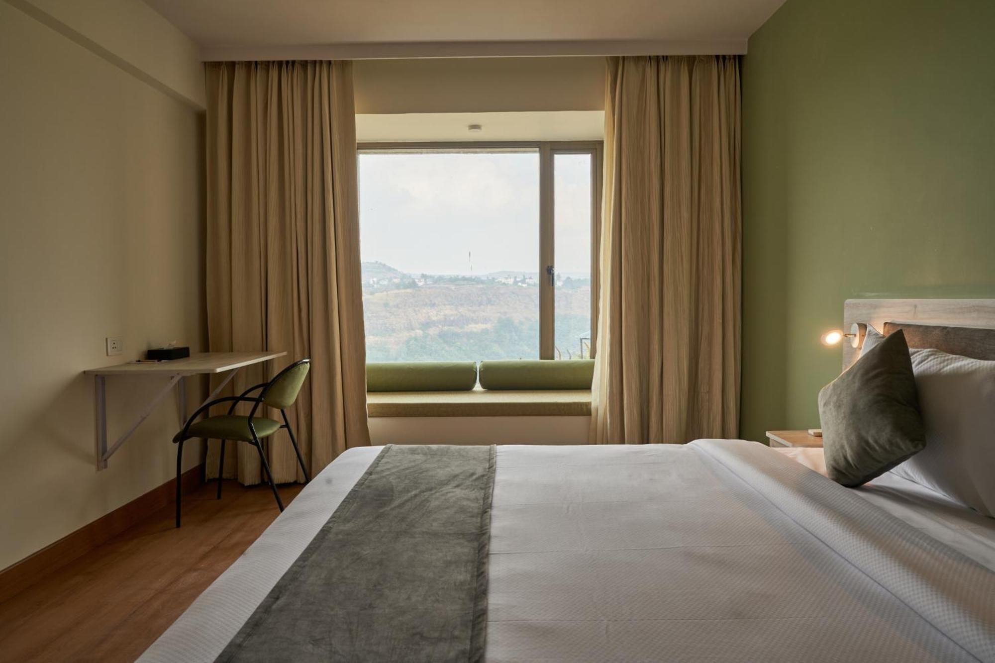 Superior Valley View Room,1536182365:JPEG