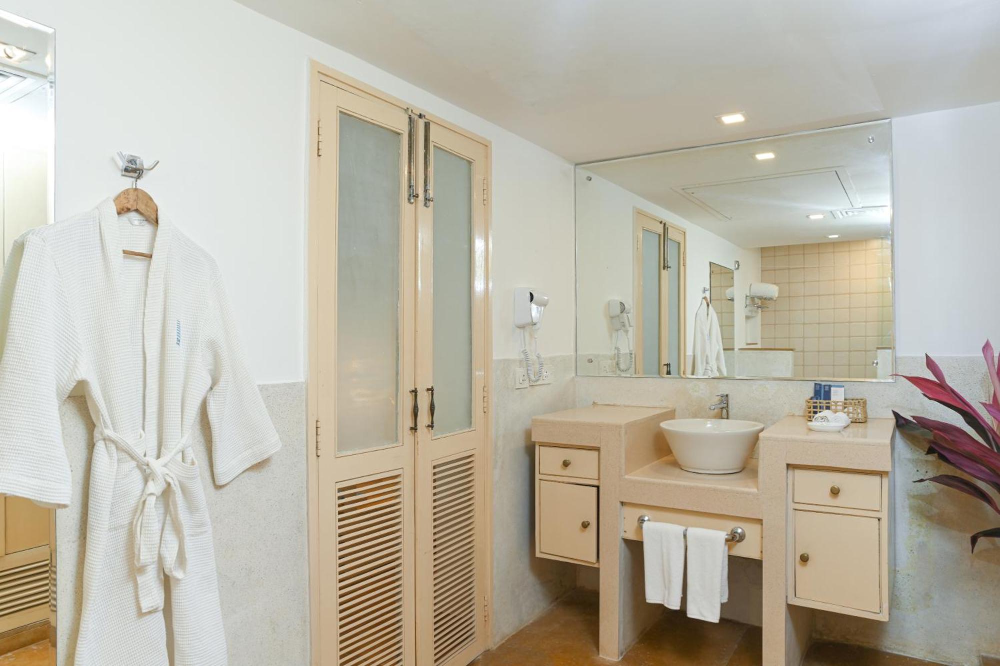 Luxury Room,1536947650:JPEG