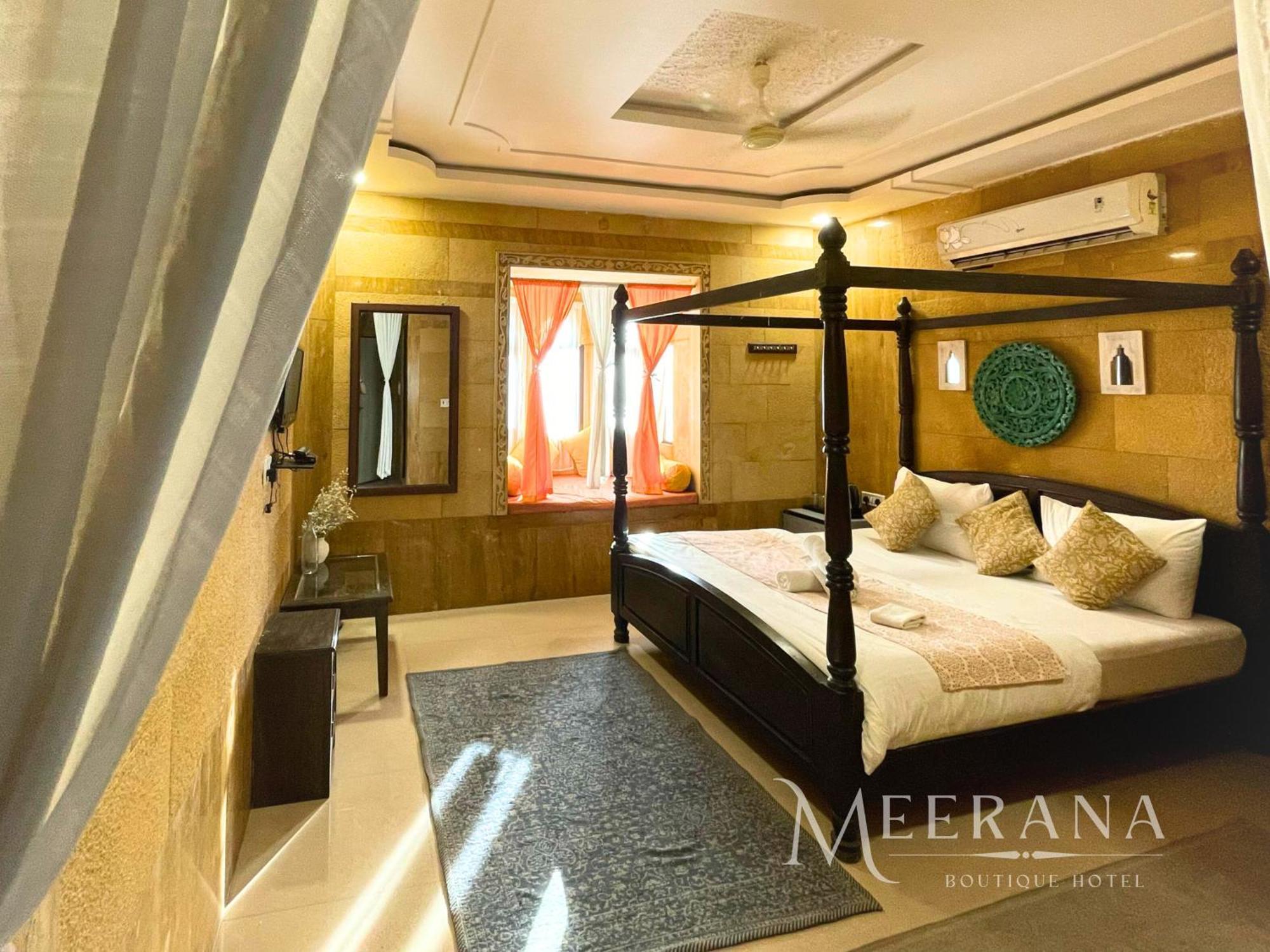 Deluxe Double Room with Castle View