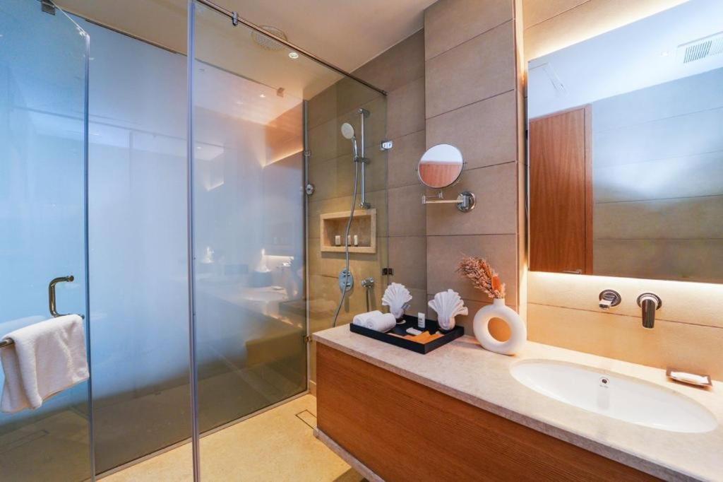 Suite with Private Pool,1544936854:JPEG