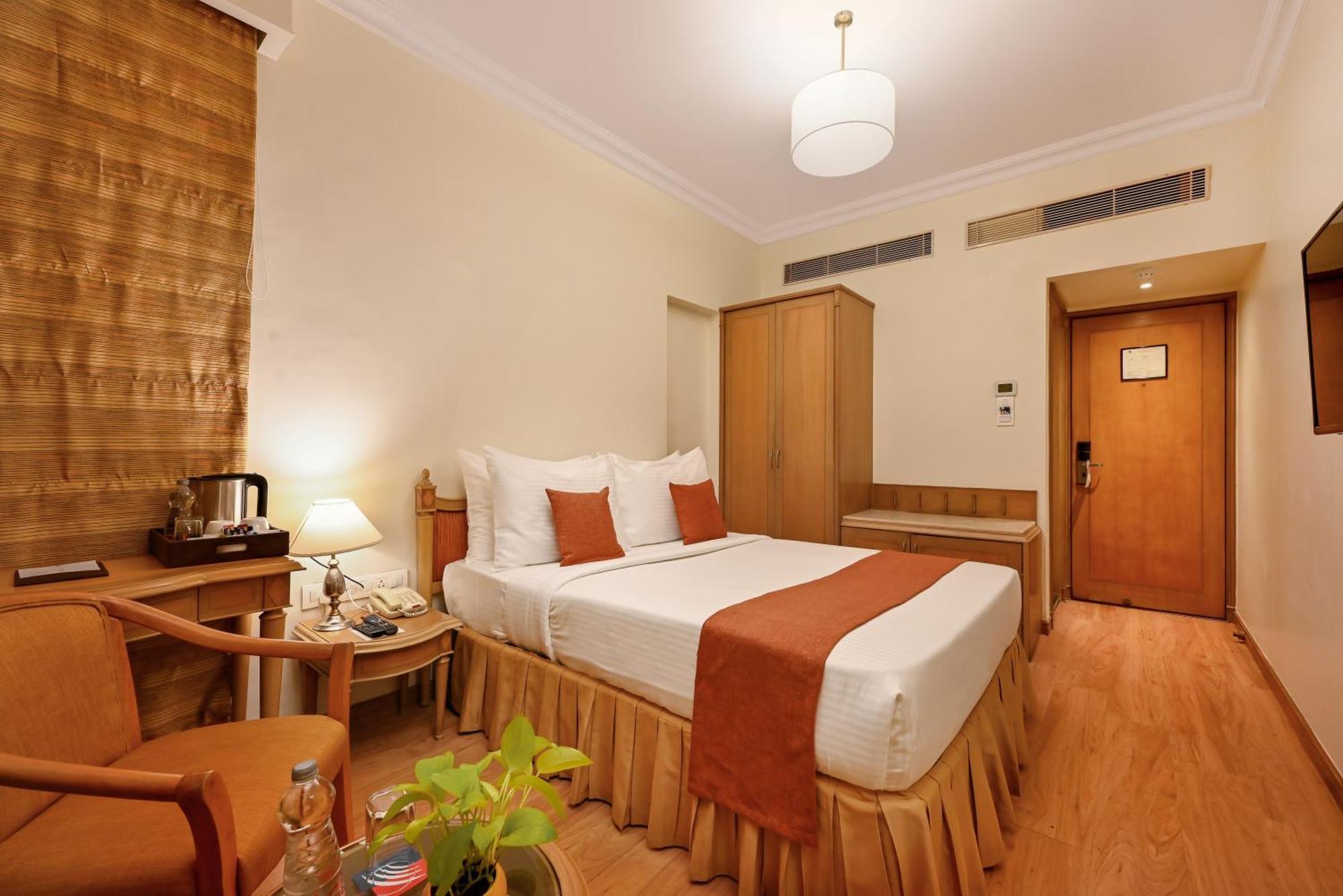 Deluxe Sea View Room Cut Fruit Platter On Call & Unlimited drinks between 1830 1930 at Tamarind Restaurant T&C Apply