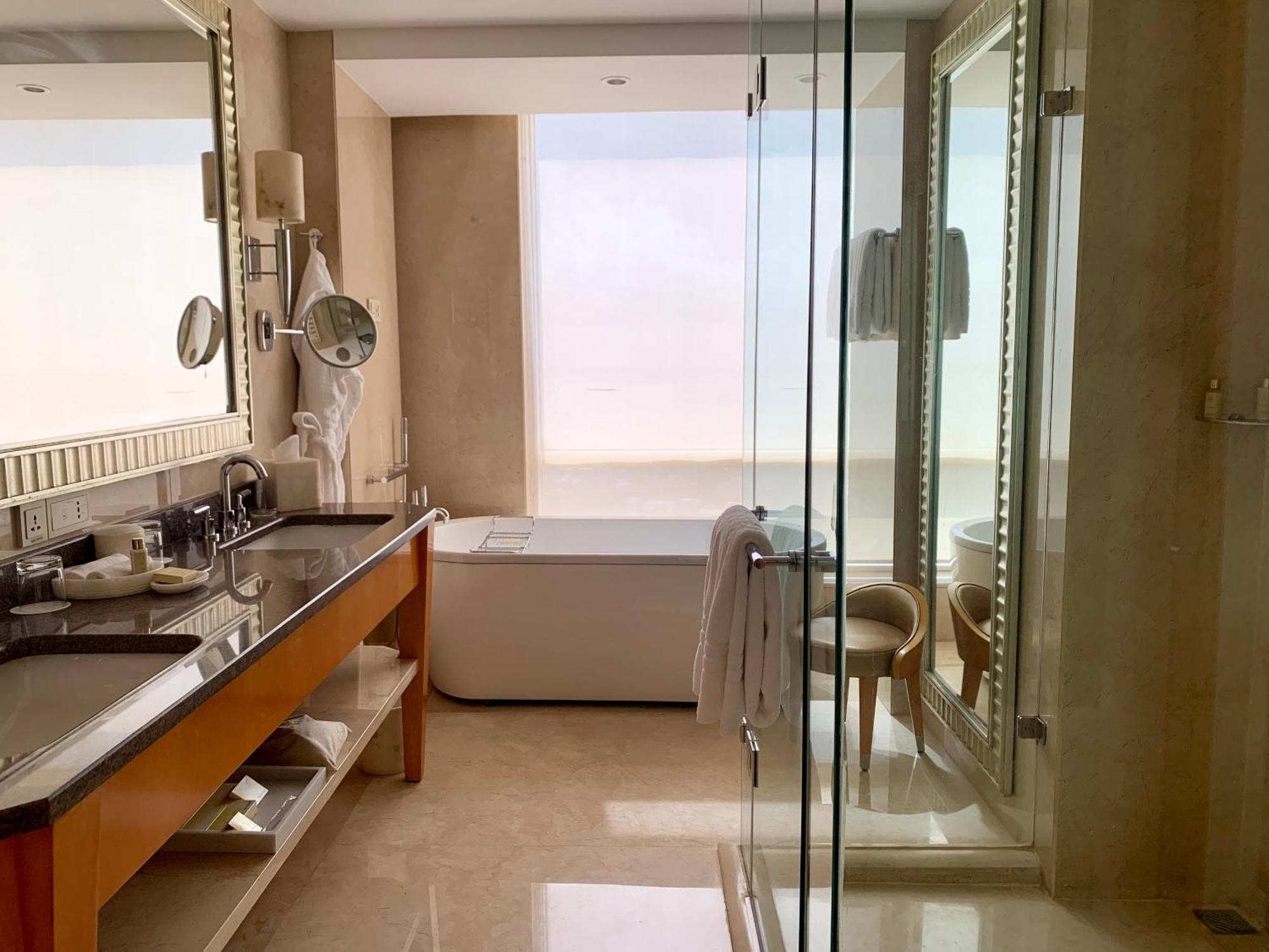 Deluxe King Room,1616425882:JPEG