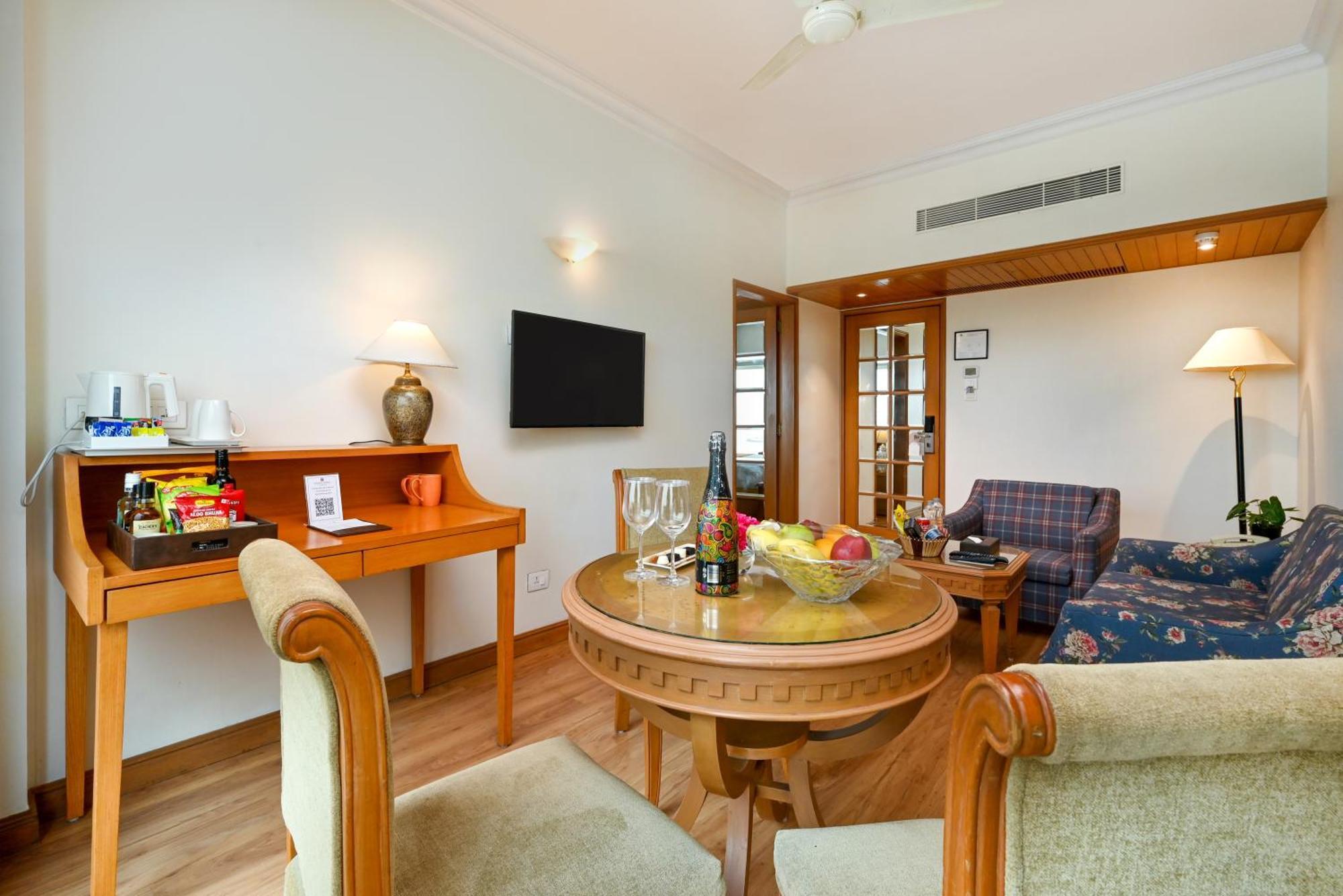 Suite Room Mini Bar Hamper Non-Alcoholic Bottle of chef’s choice veg or non-veg platter 4 pieces of laundry & unlimited drinks between 1830 1930 at Tamarind Restaurant T&C Apply
