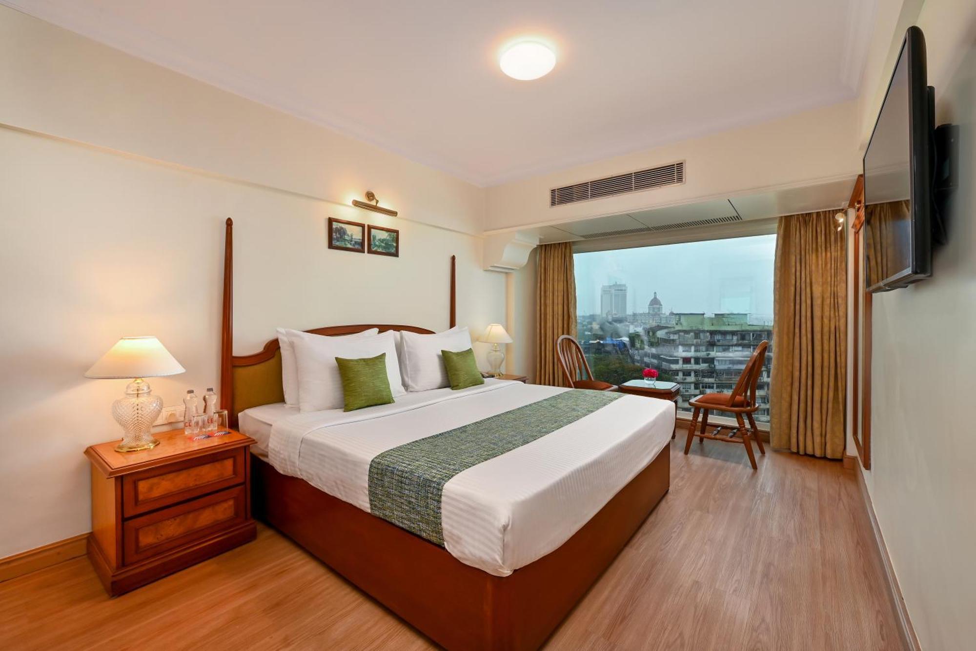 Suite Room Mini Bar Hamper Non-Alcoholic Bottle of chef’s choice veg or non-veg platter 4 pieces of laundry & unlimited drinks between 1830 1930 at Tamarind Restaurant T&C Apply