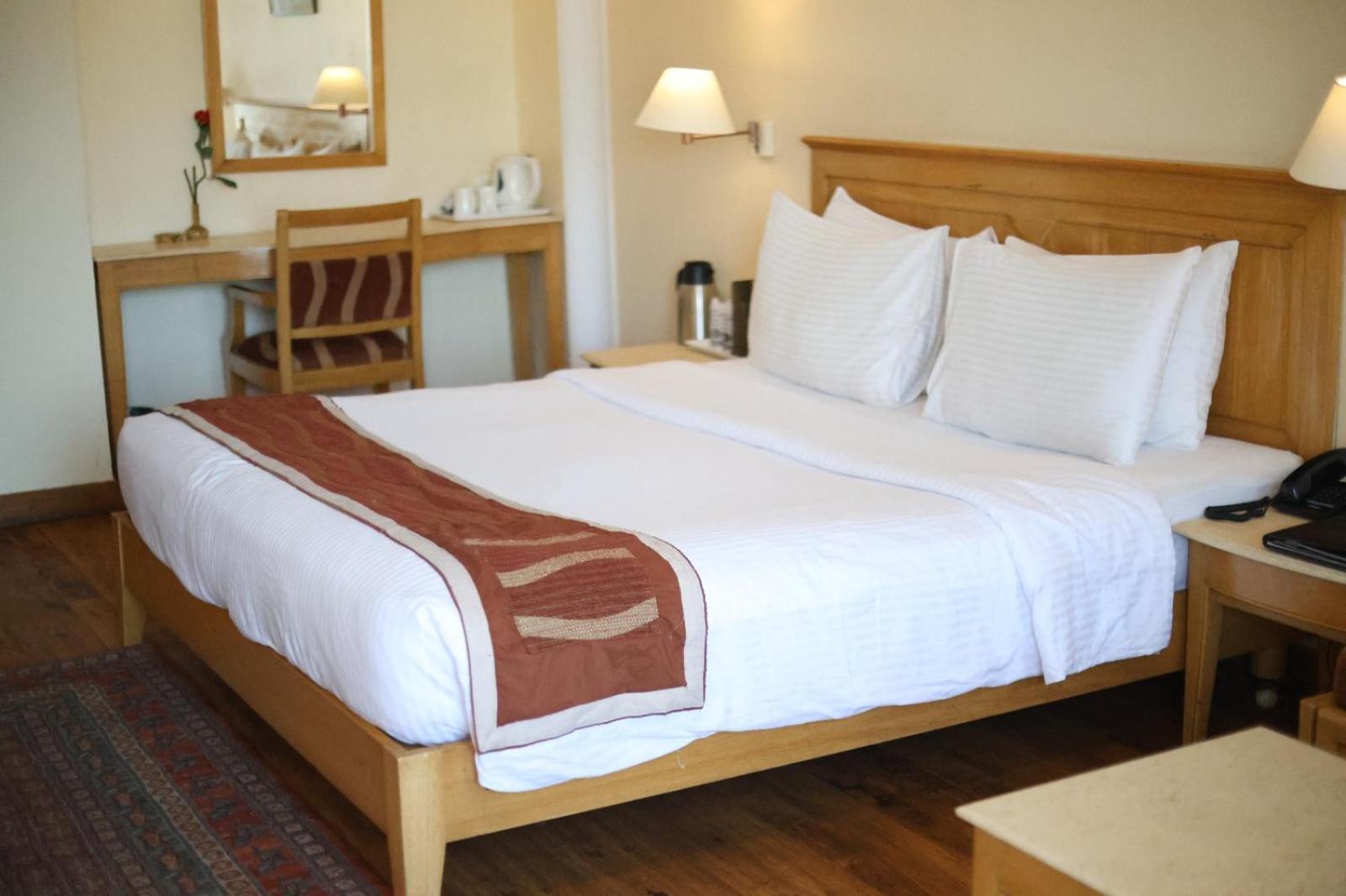 Luxury rooms with Balcony (Limited View) and Bathtub - 10% discount on spa & laundry, Complimentary Happy Hours 1+1