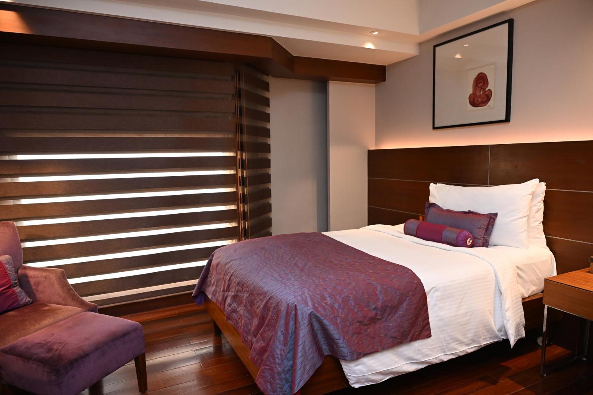 Premier King Room - 10% discount on Food & soft beverages, Laundry & Spa