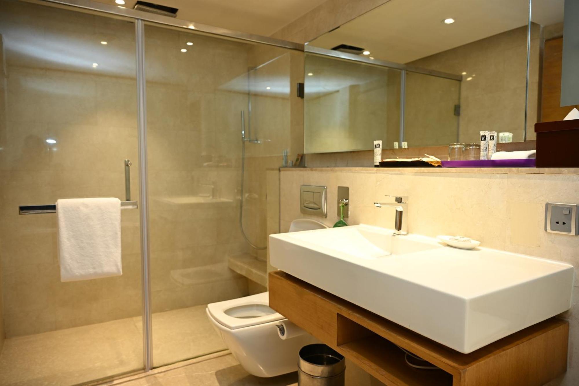 Luxury Room - 10% discount on Food & soft beverages, Laundry & Spa