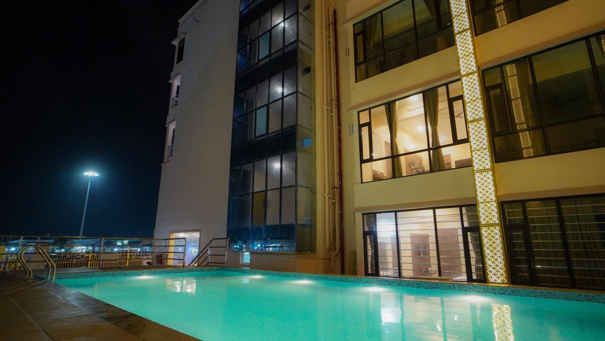 Queen Room with Pool View