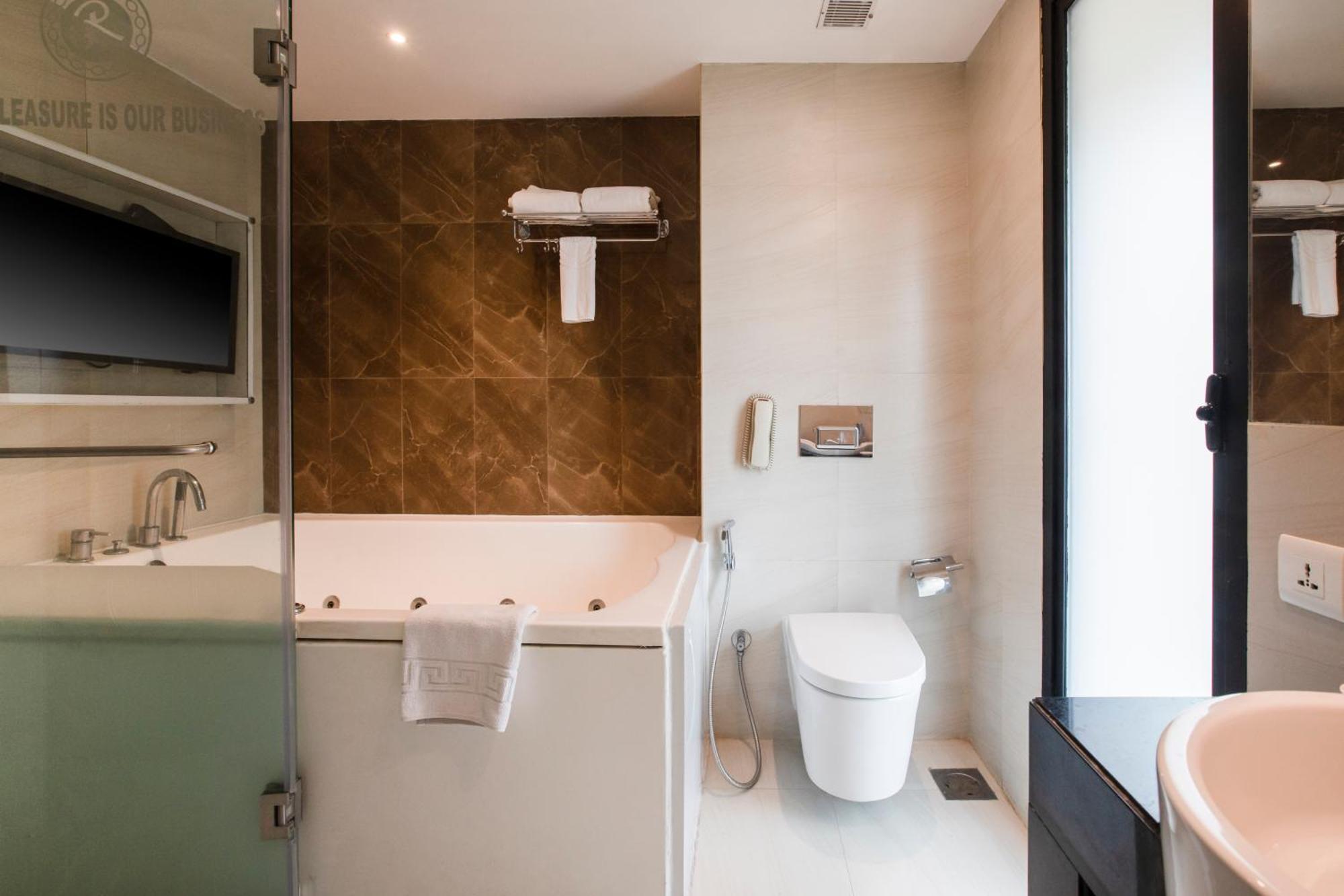 Club Room Jacuzzi,1571401184:JPEG