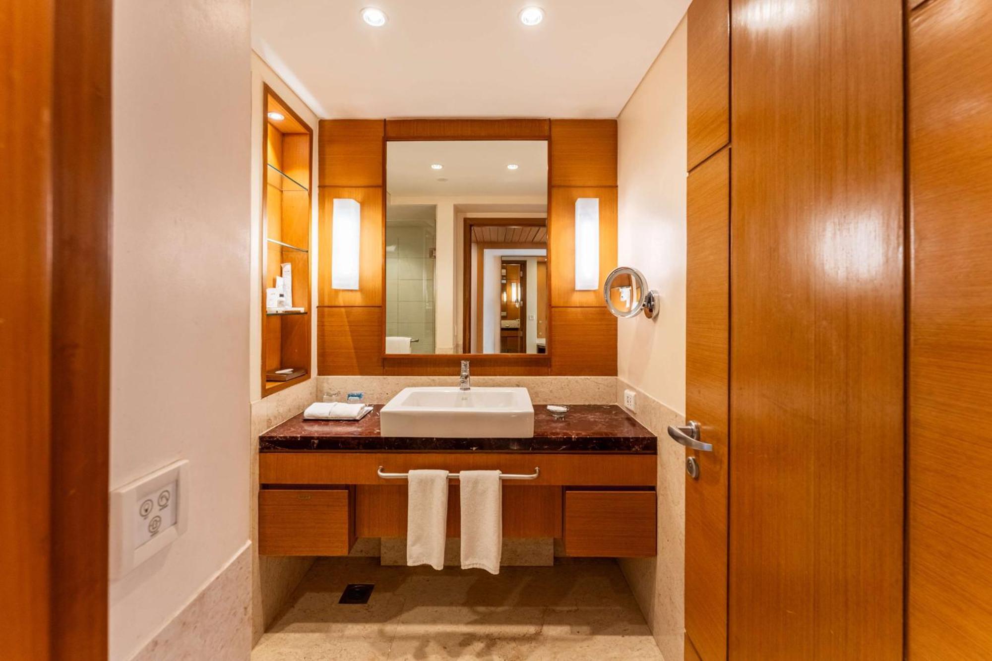 Deluxe Double or Twin Room -  - 10% Discount of Food & Soft Beverages, Hotel Credit of INR 1000 on Food and Soft Beverages in Restaurants only