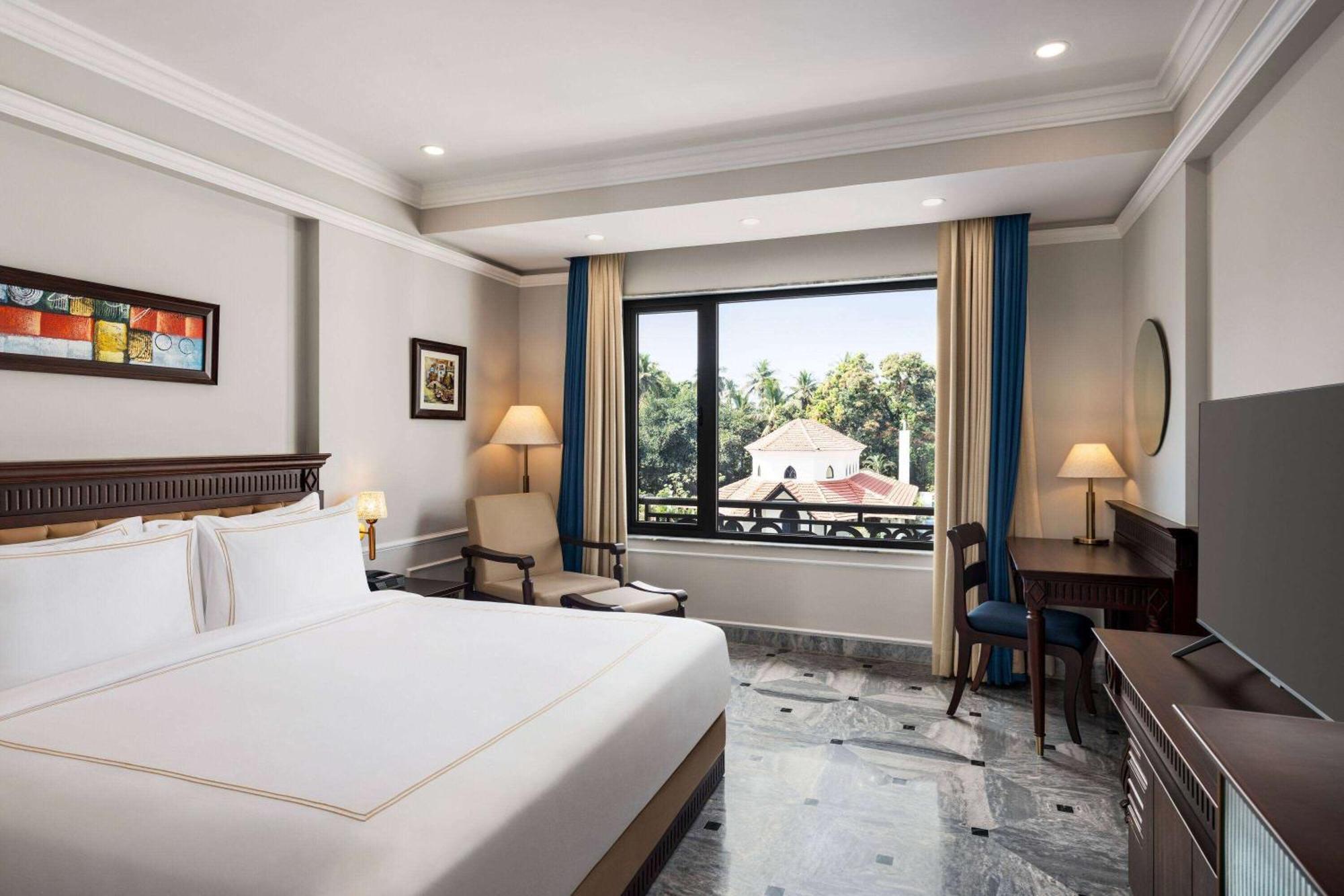 Deluxe Room with Pool View