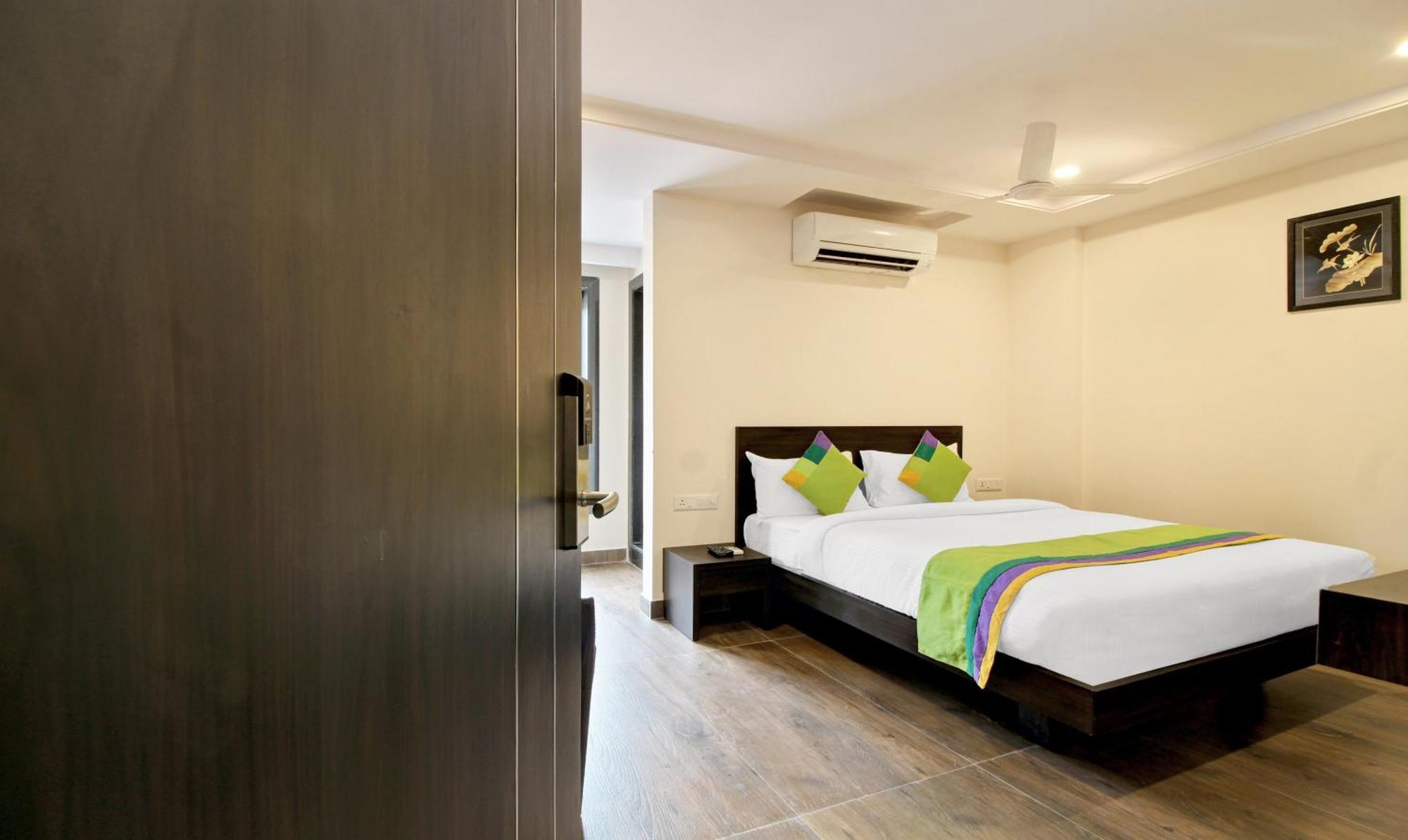 Standard Room,1587997581:JPEG