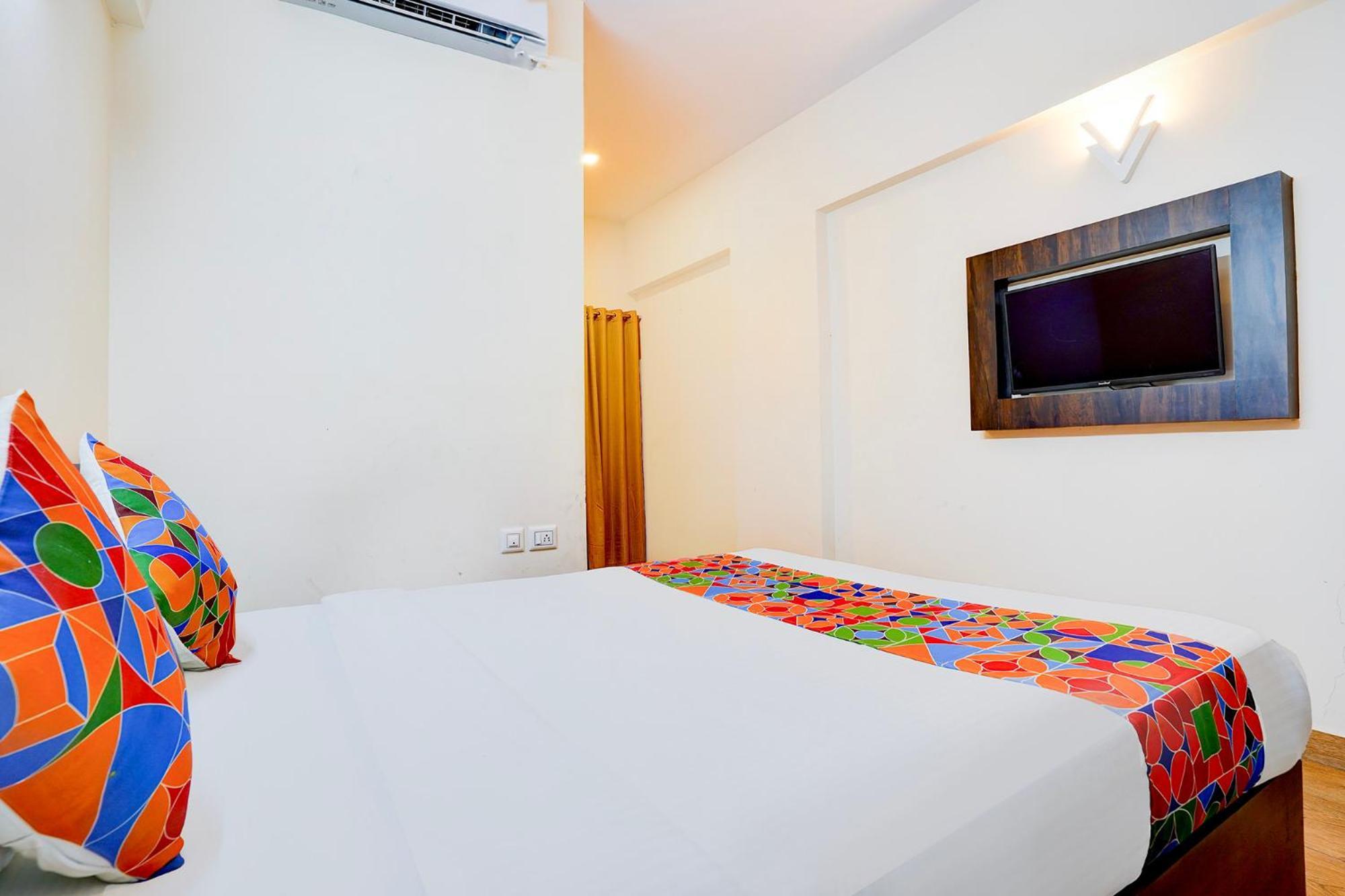 Deluxe Room,1589664762:JPEG