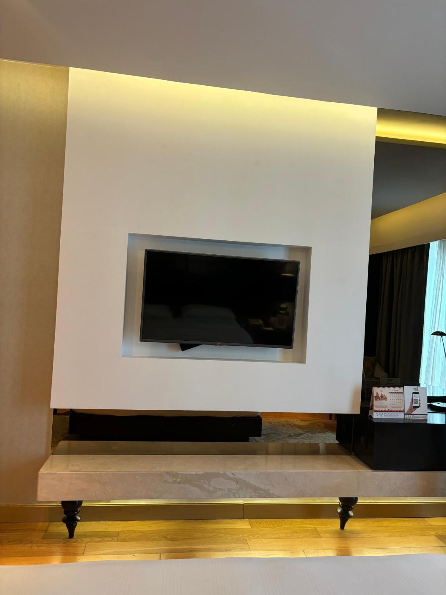Deluxe Twin Room on One-way Airport Transfers Spa Food & Beverage & Laundry
