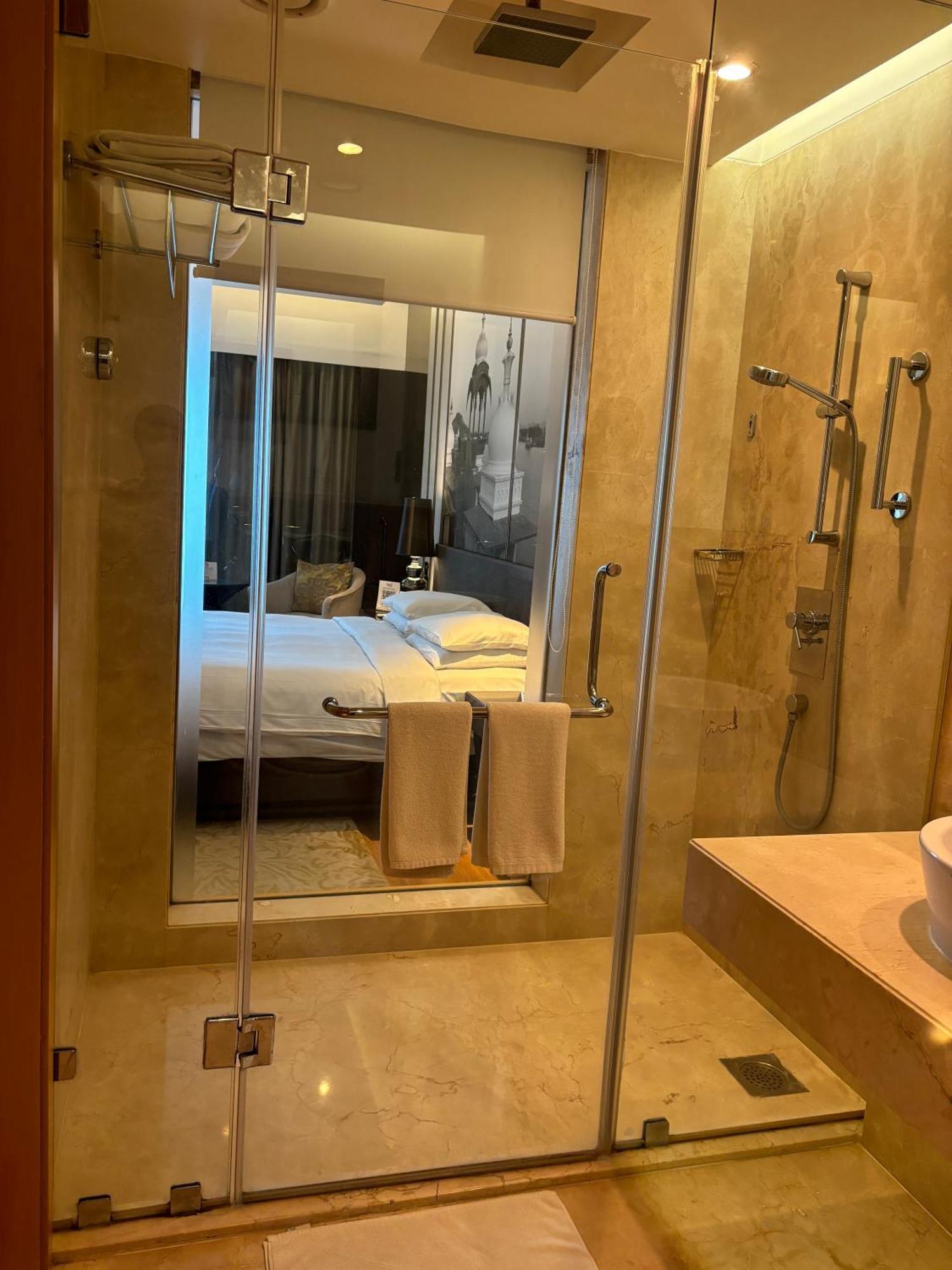 Deluxe King Room on One-way Airport Transfers Spa Food & Beverage & Laundry