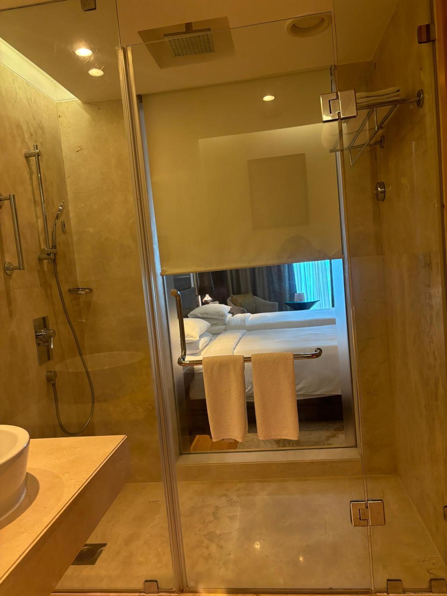 Deluxe Twin Room on One-way Airport Transfers Spa Food & Beverage & Laundry