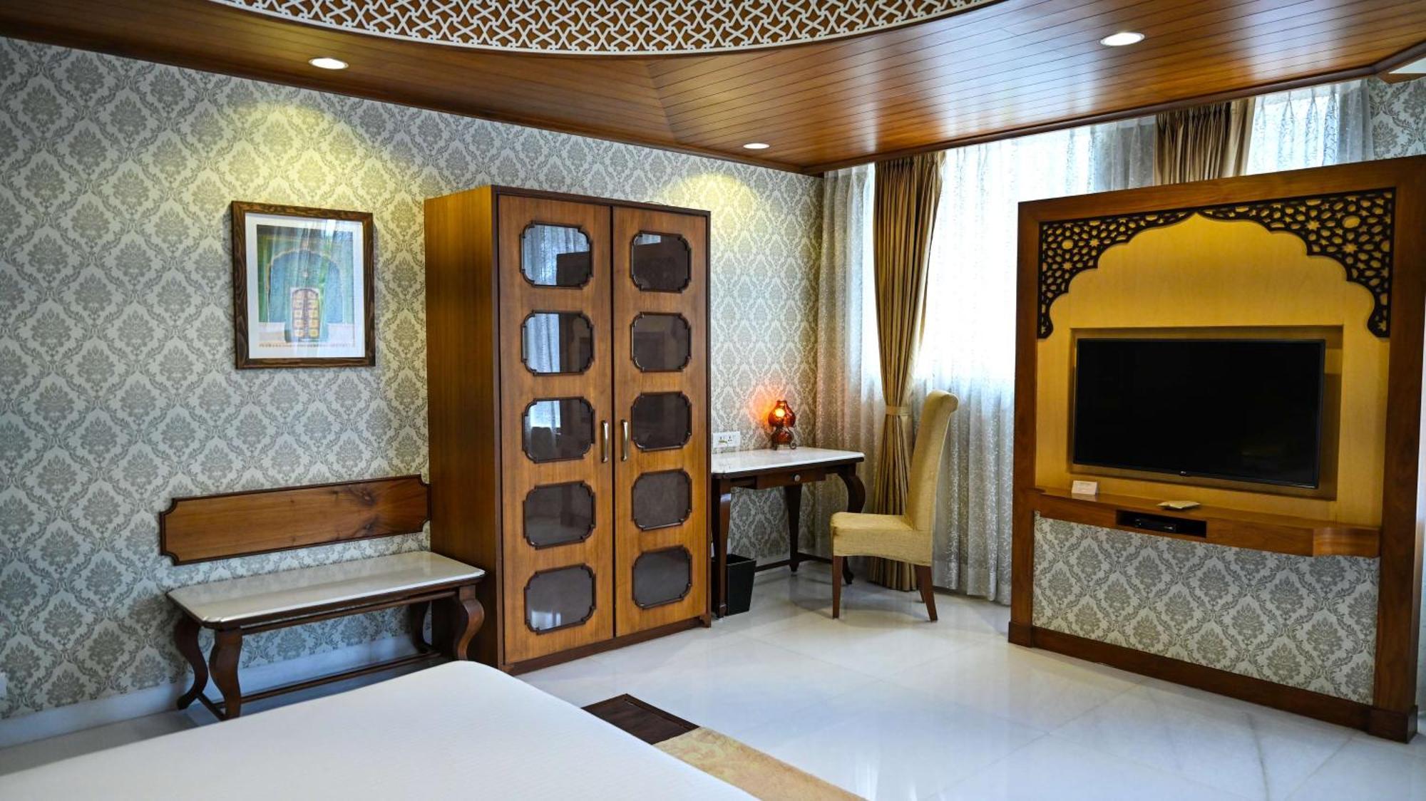 One-Bedroom Suite on Food & Soft BeveragesUp to on SPA02 Pints Beer kids welcome or room amenities Complimentary INR 500 Credit on F&Soft Beverage min spend of 2000 INRonce per per room,1739517597:JPEG