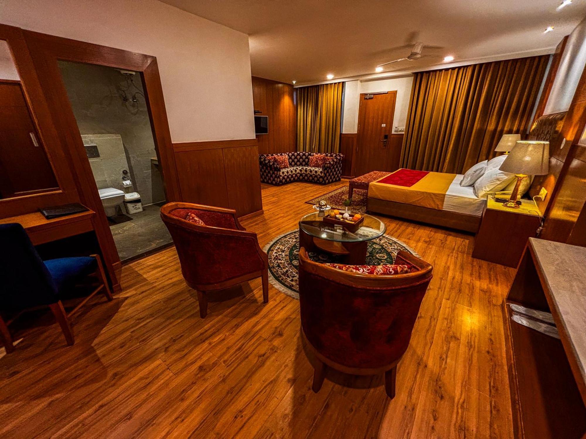 Junior Suite Valley View Room