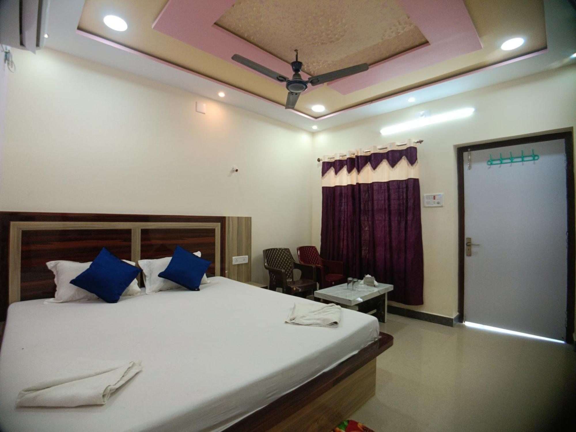 Deluxe Double Room with Balcony and Sea View,1618049601:JPEG