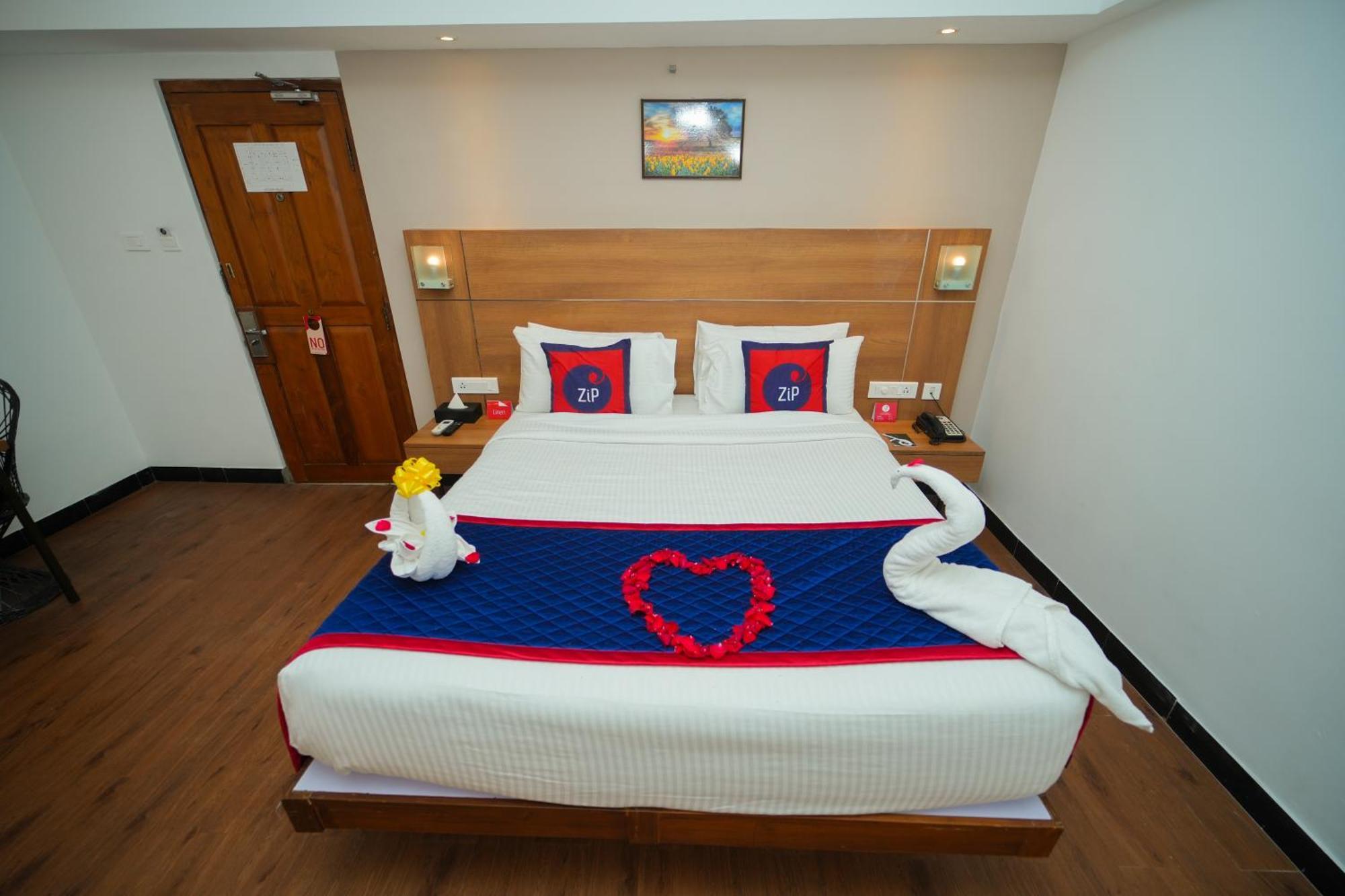 Deluxe Double Room,1624776744:JPEG