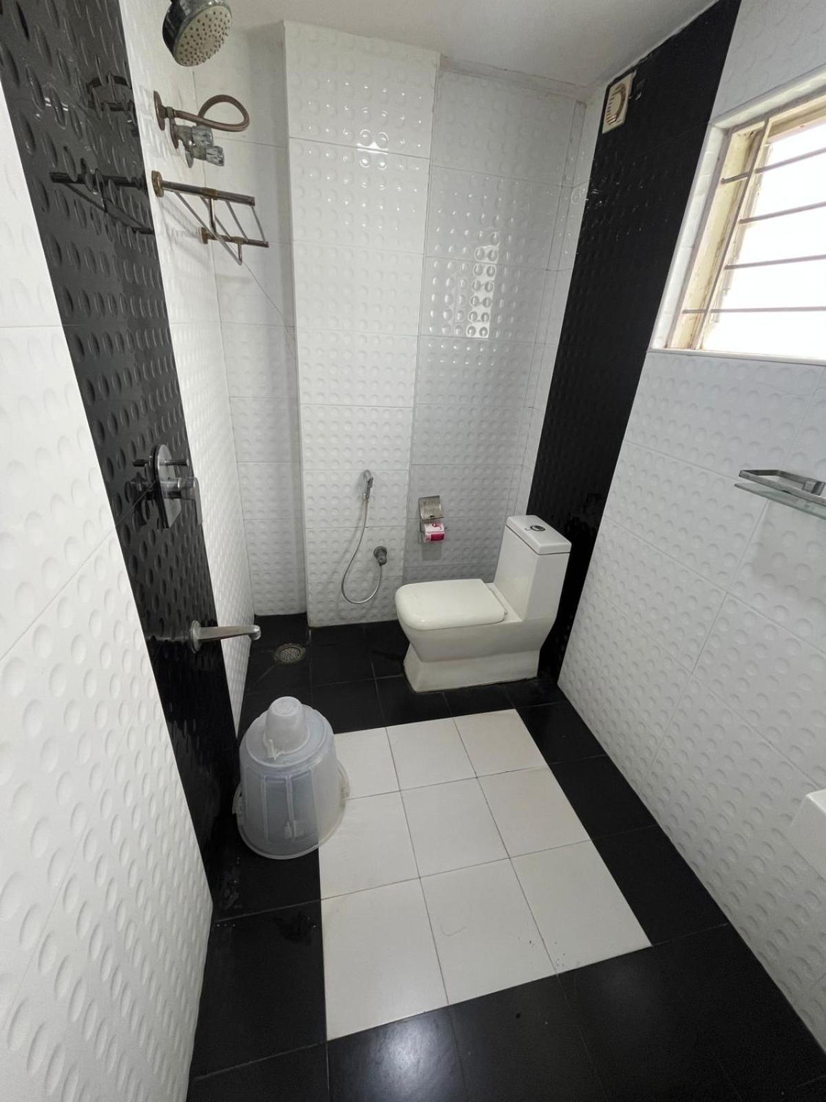 Executive Suite,1627313834:JPEG