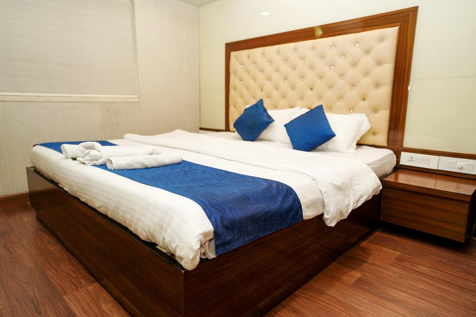 "Double Room Private Bathroom [ a 3BHK]