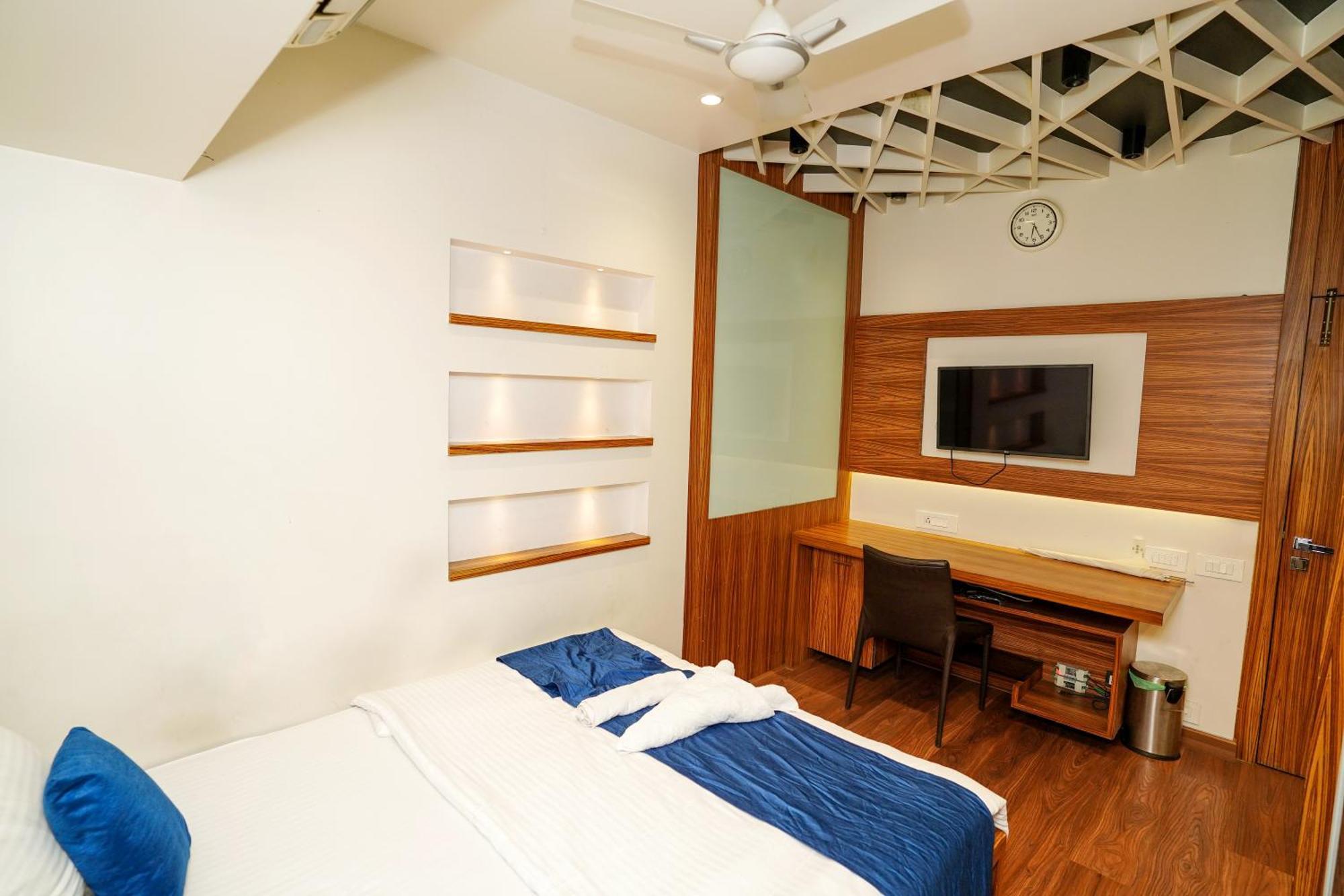 Double Room Private External Bathroom [ a 3BHK]