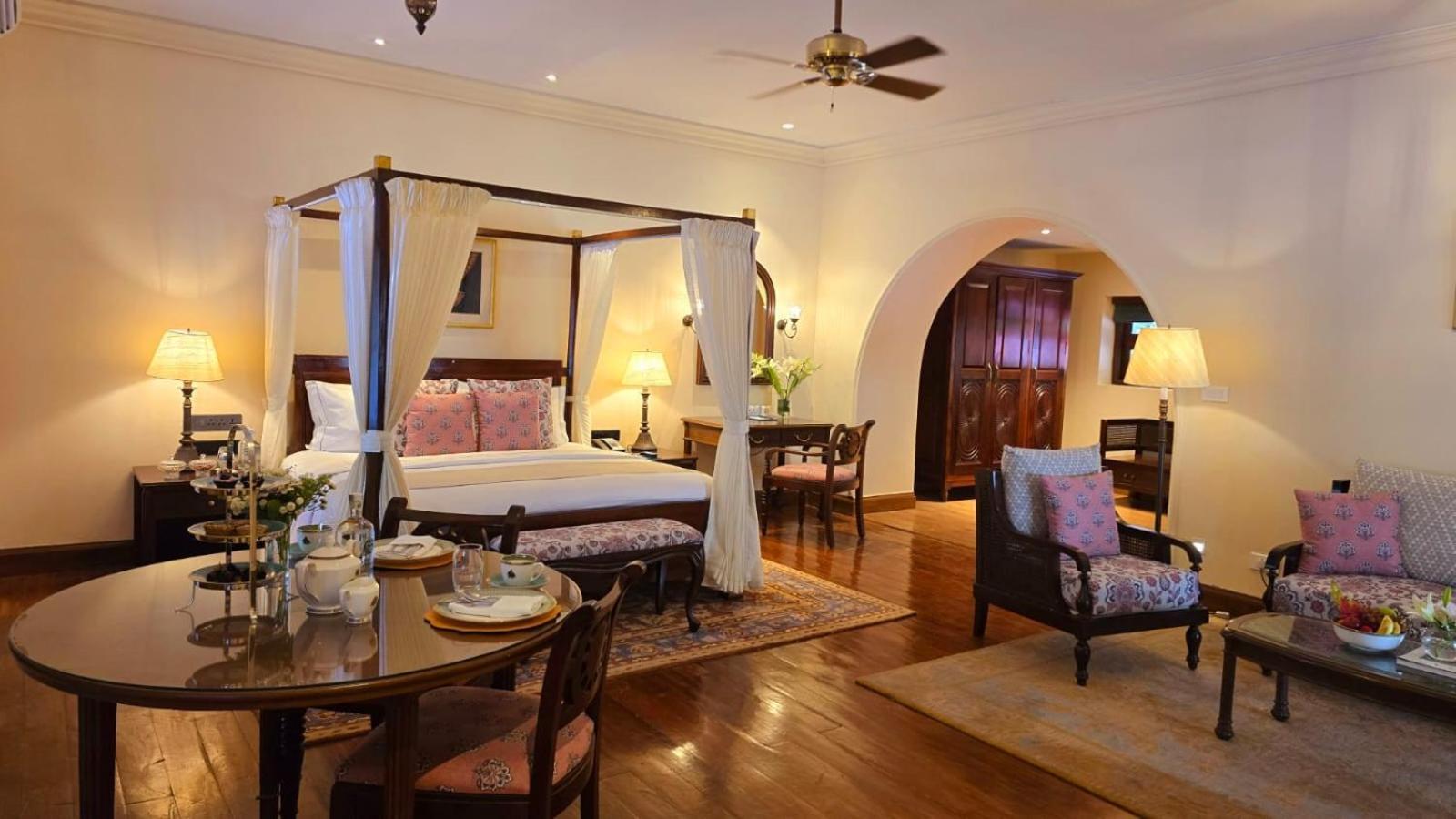 Luxury Suite Garden View King Bed