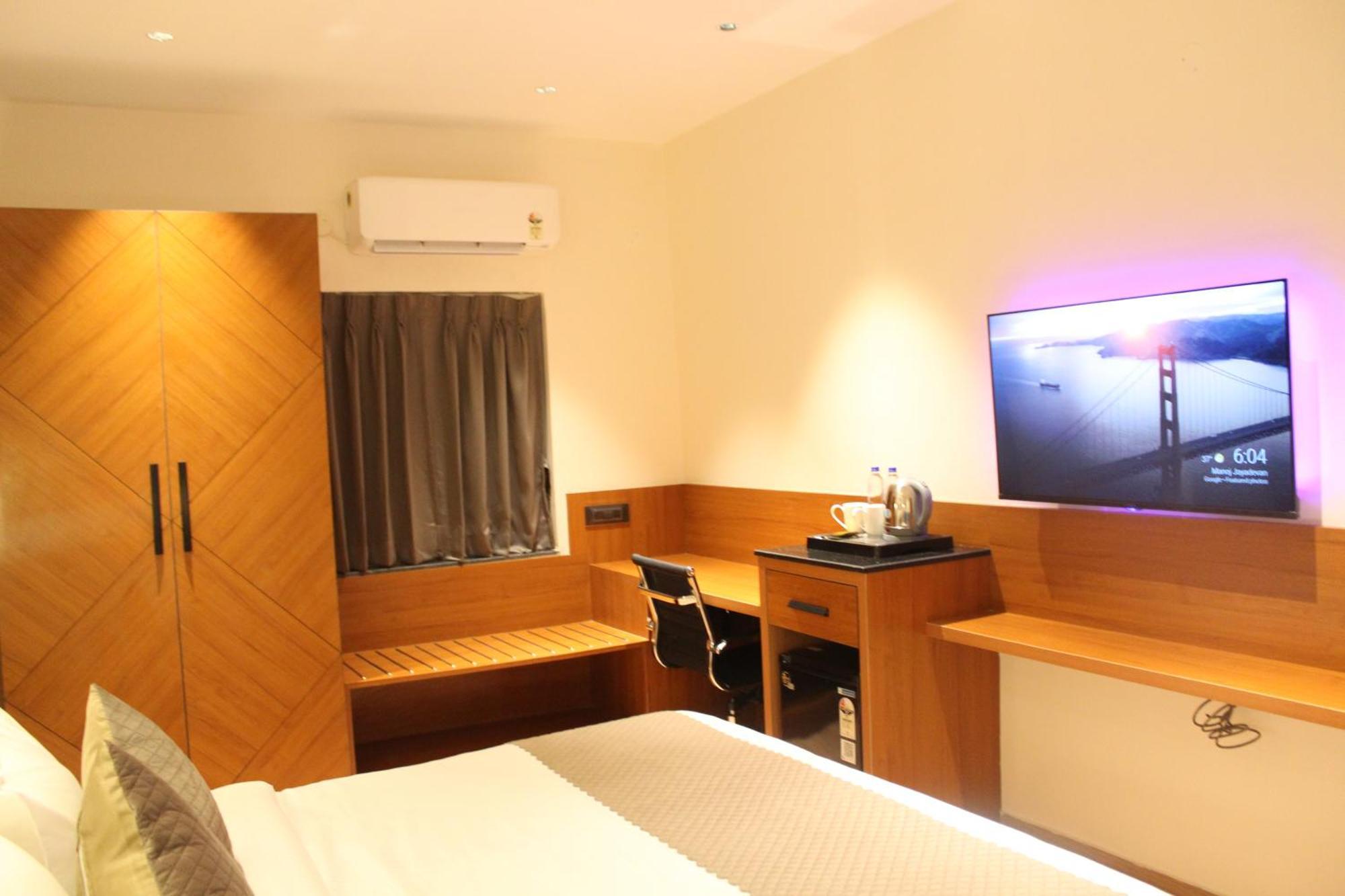Deluxe King Room