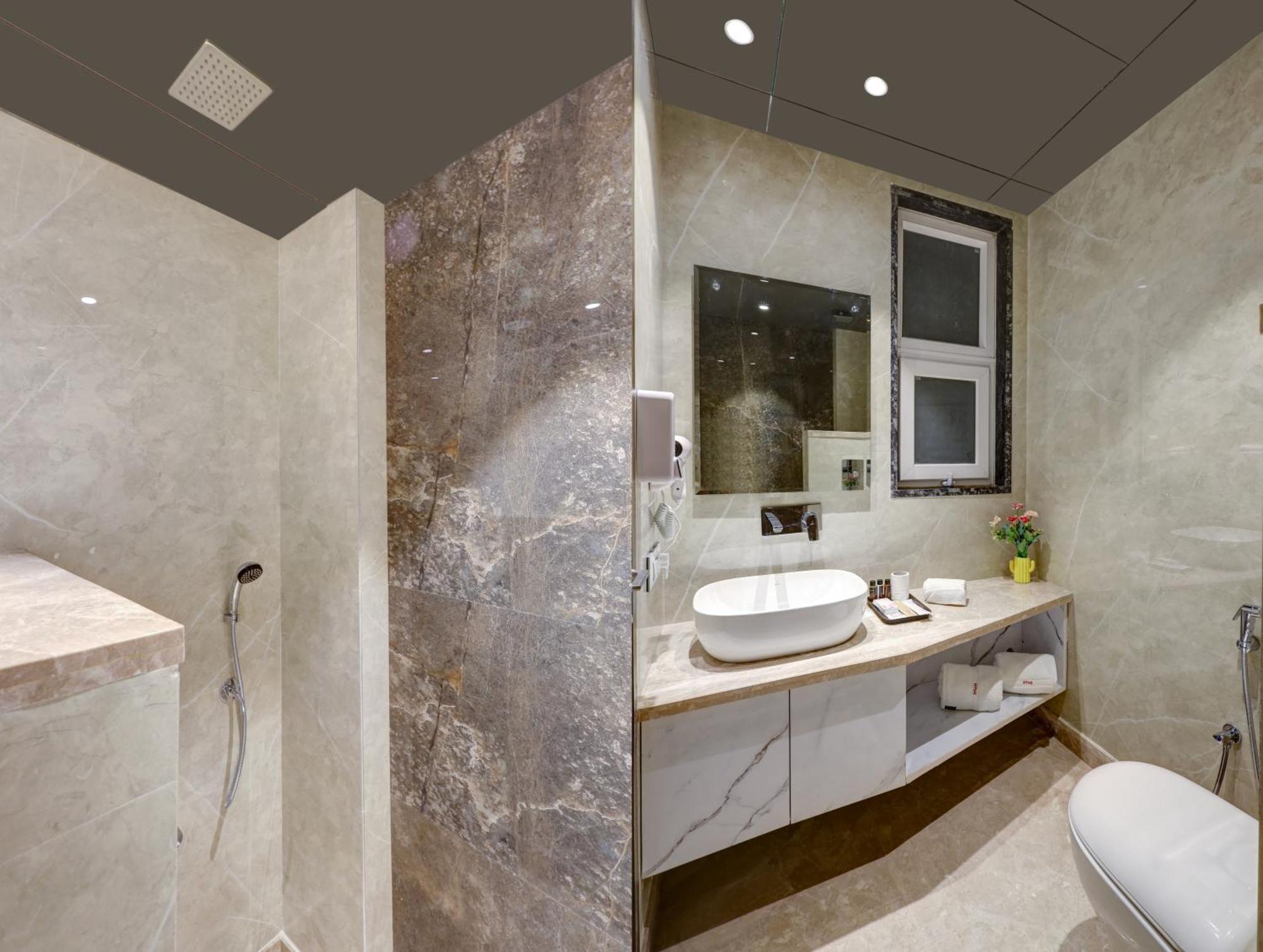 Suite Room with Jacuzzi & One-Way Airport Transfer,1634994172:JPEG