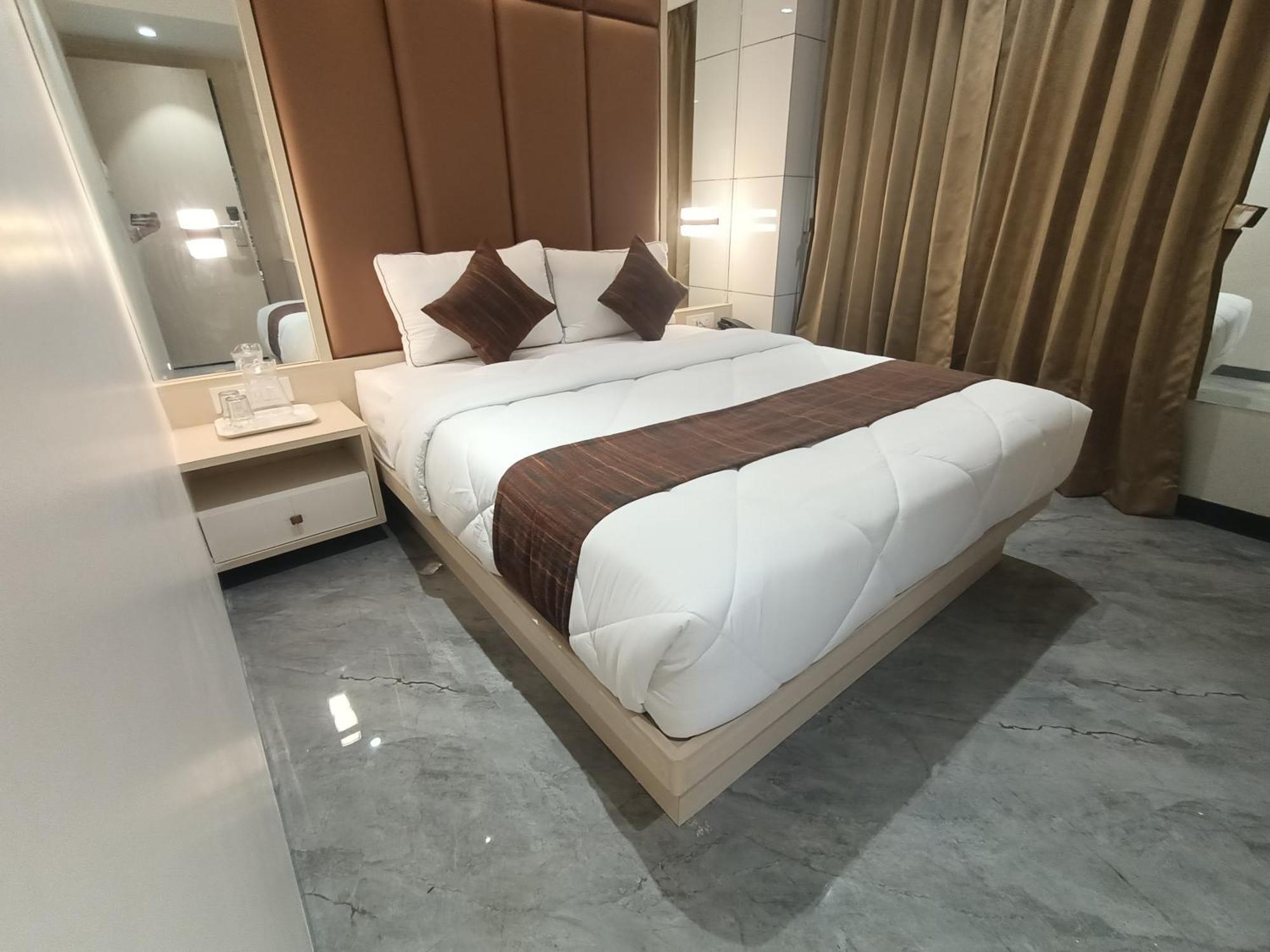 Deluxe Single Room