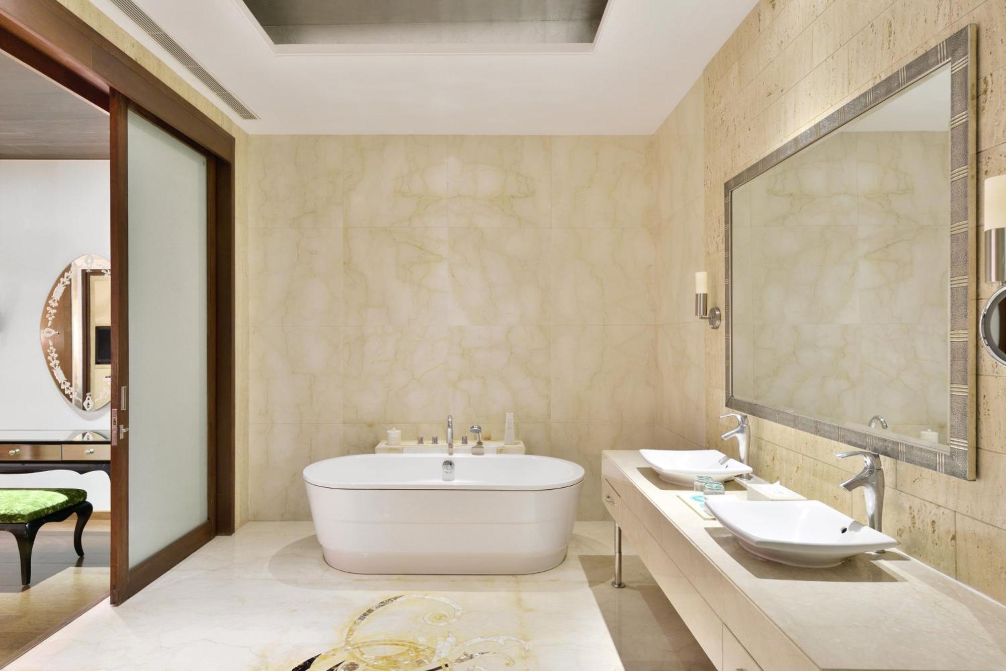 Deluxe Suite with Mountain View(20% discount on food and soft beverages, 20% discount on Spa,Buy 1 get 1 on select brands at Madeira bar between 4 pm - 10 pm)