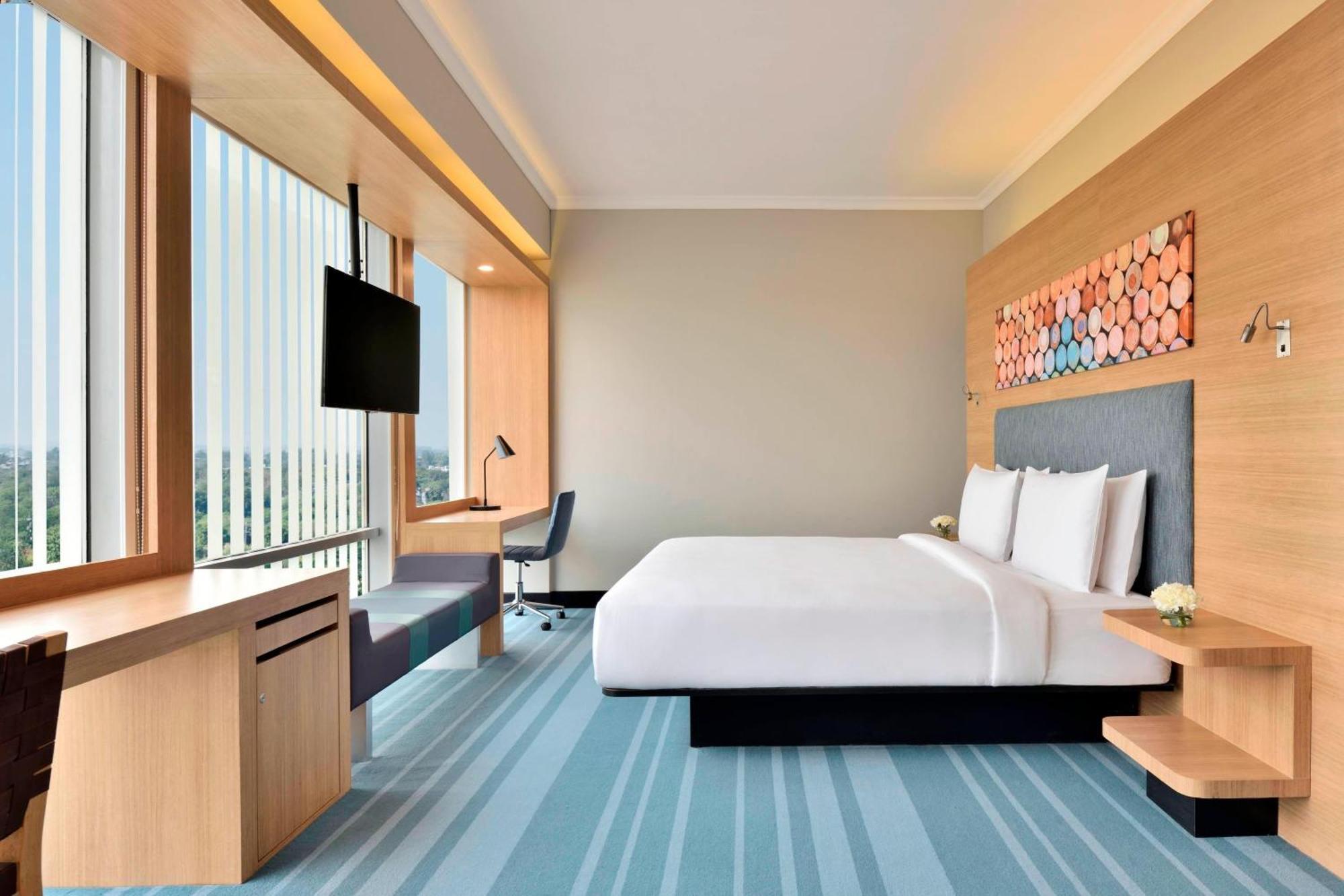 1 King Bed City View Aloft Room on F&B SPA