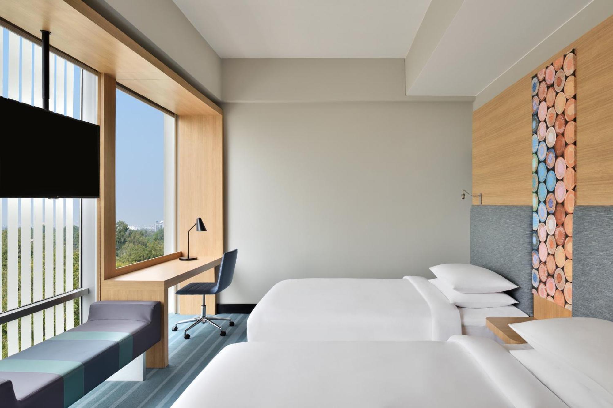 2 Twin or Single Beds City View Aloft Room on F&B SPA