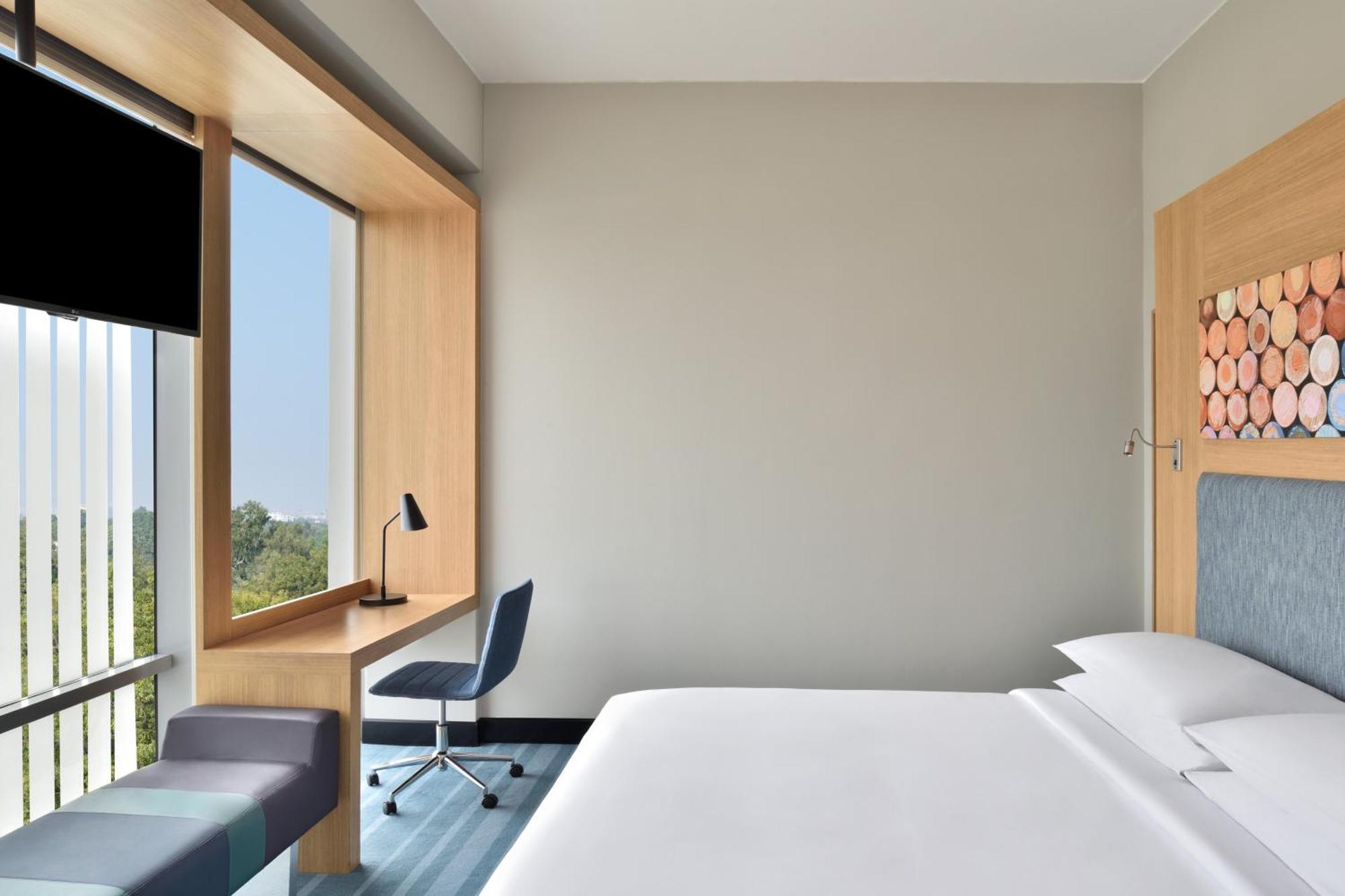 Aloft King Room High Floor 3rd above on F&B SPA