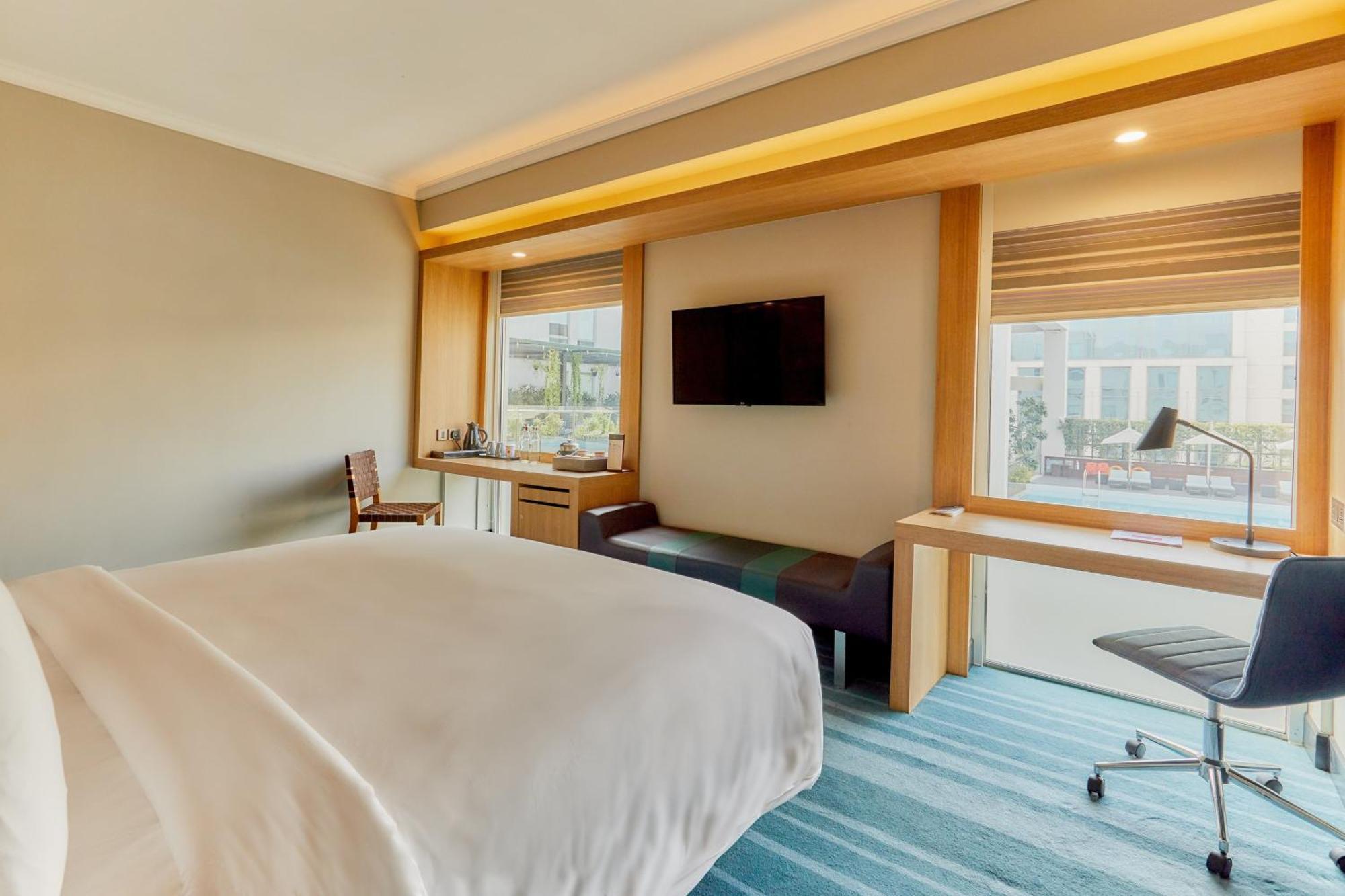 Aloft King Room High Floor 3rd above on F&B SPA