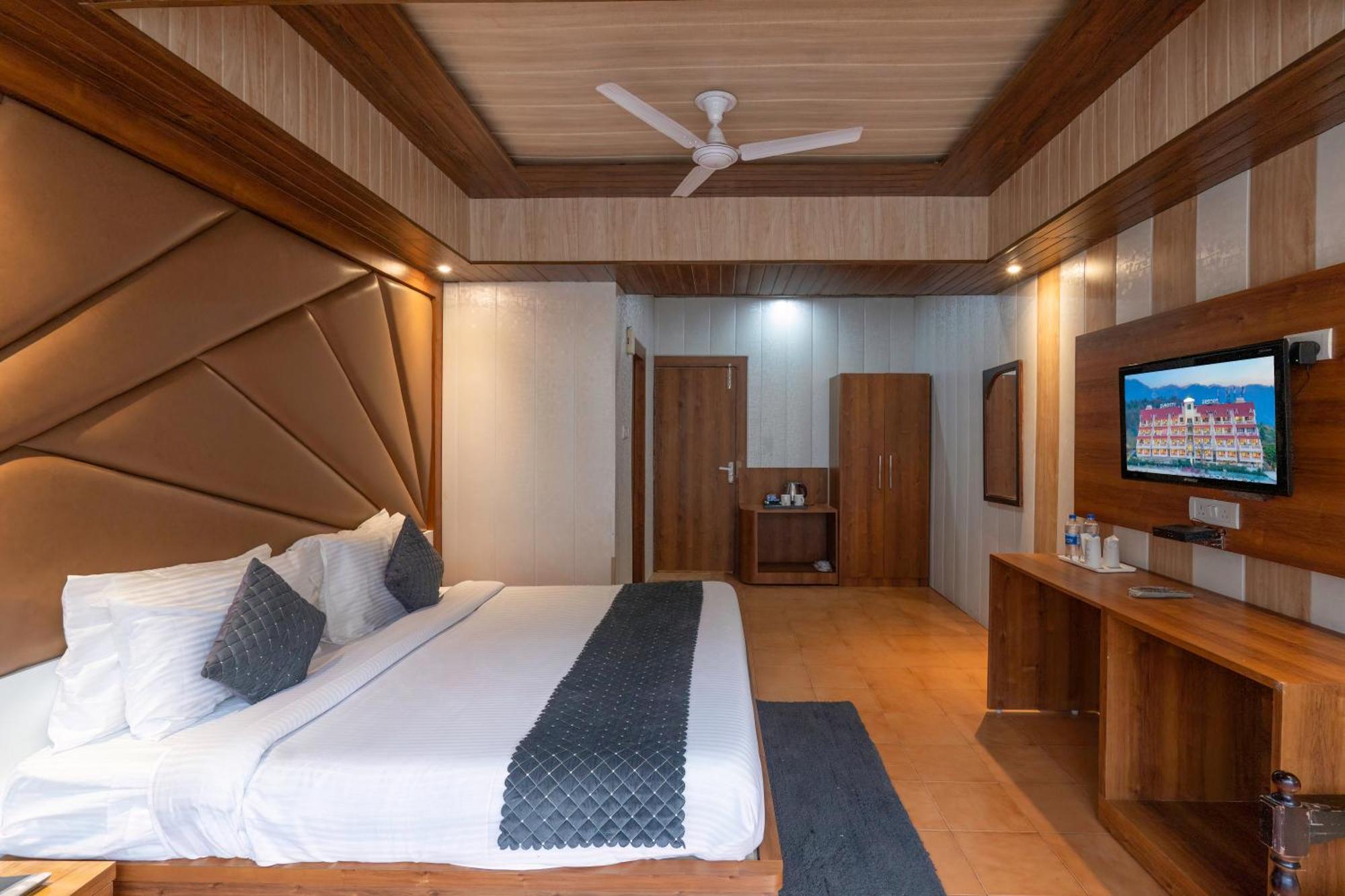 Double Room with Lake View,1672046383:JPEG