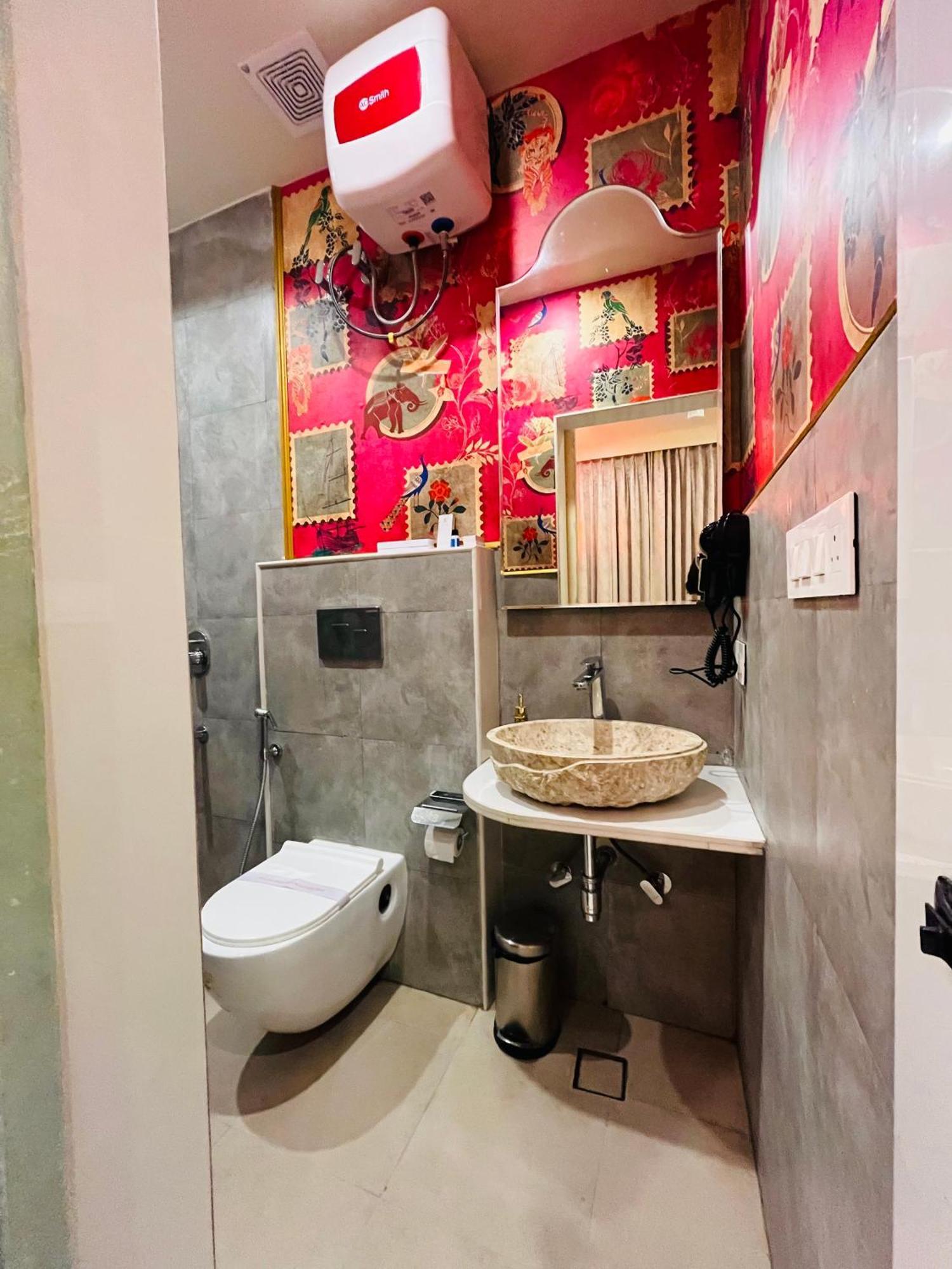 Deluxe King Suite,1678683706:JPEG