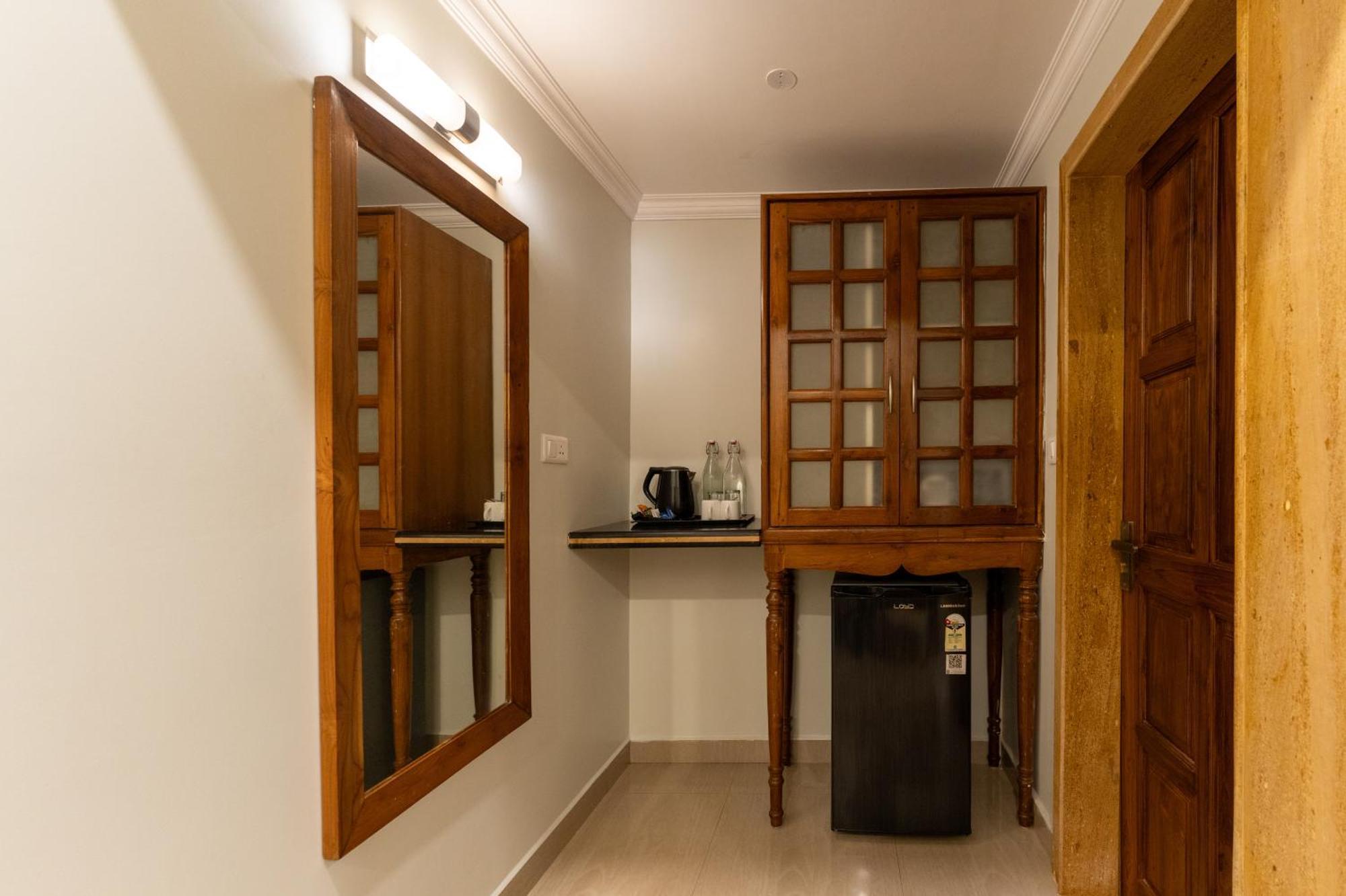 Deluxe Room,1679611733:JPEG