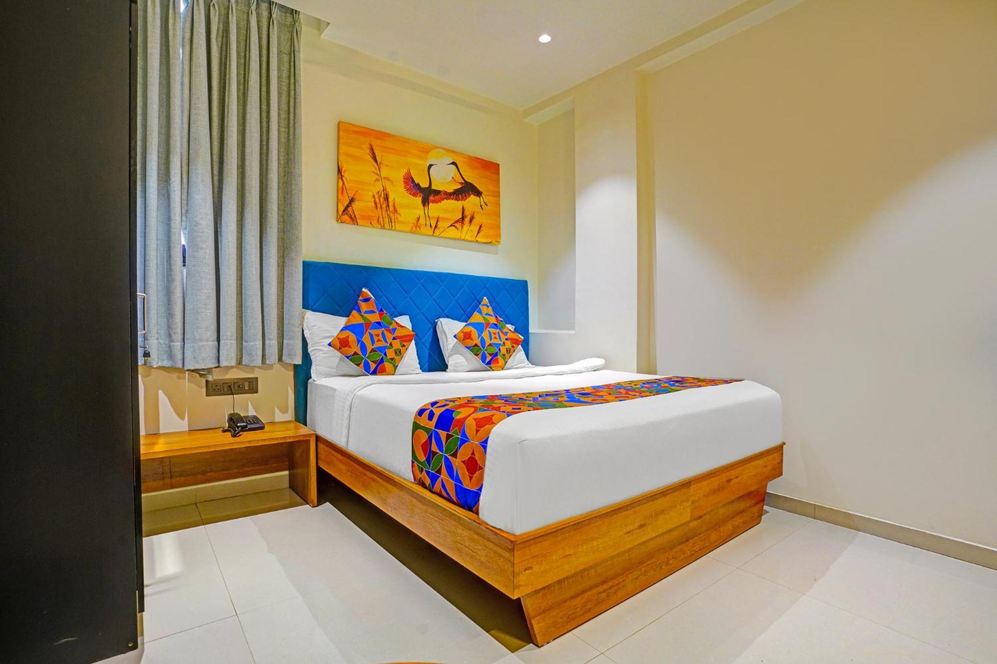 Deluxe Room,1681767392:JPEG