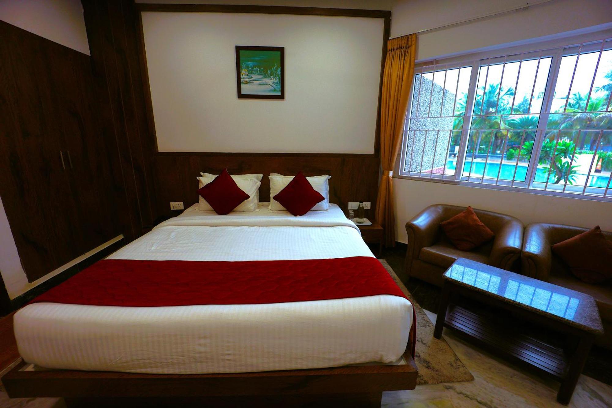 Deluxe Double Room (Complimentary Hi-Tea + 10% off on Food & Beverages with a-la-carte selection + 10% off on session of Spa + Free Breakfast)