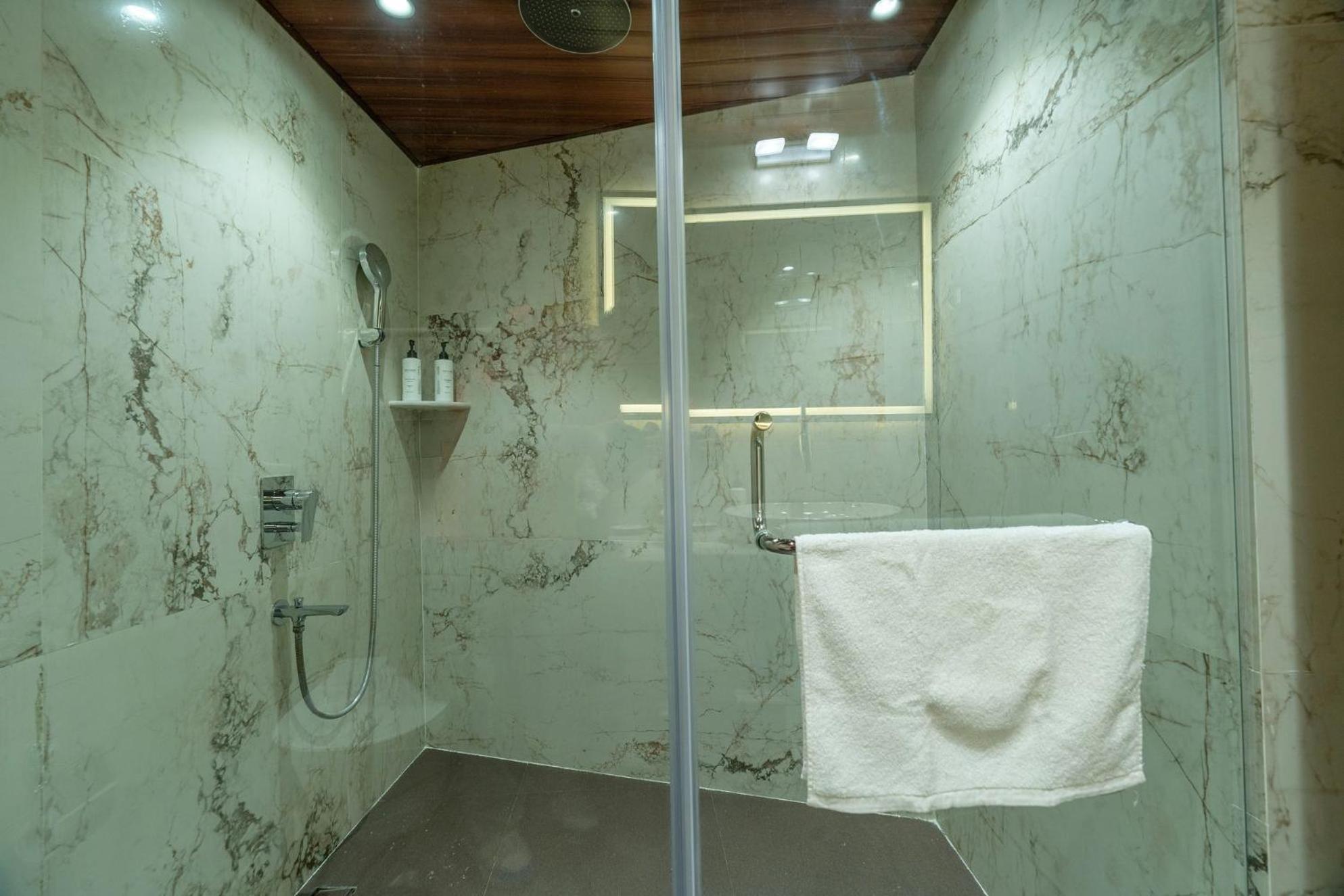 Superior Twin Room - Enjoy tea/coffee, 1 veg snack, 1 dessert for Rs 199+ taxes,1682446134:JPEG
