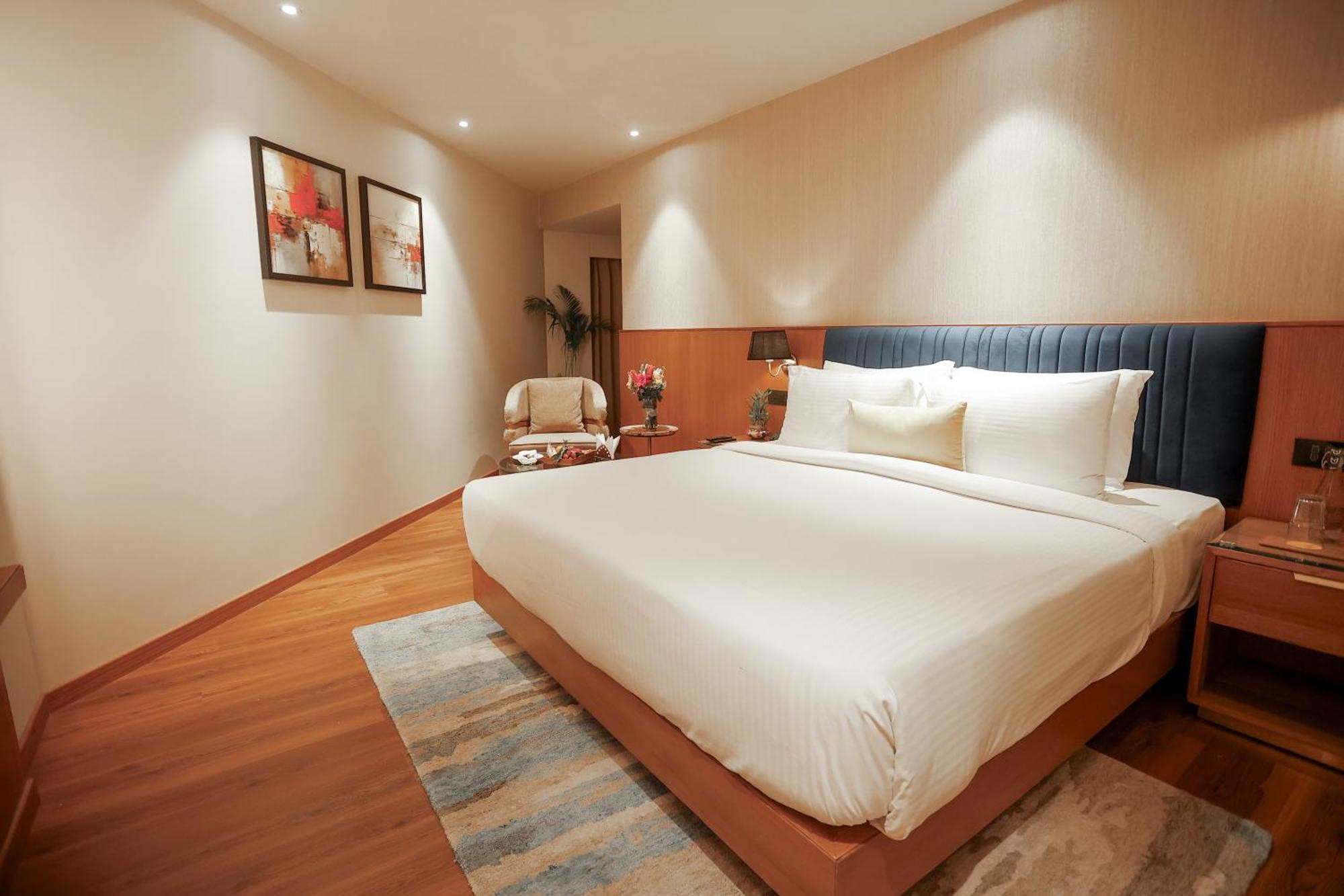 Deluxe Room Enjoy Happy Hours 11 on Alcoholic Beverages 11am 11pm on Food & Beverage services Early Check Late Checkout upto 3 hrs SAV,1765353216:JPEG