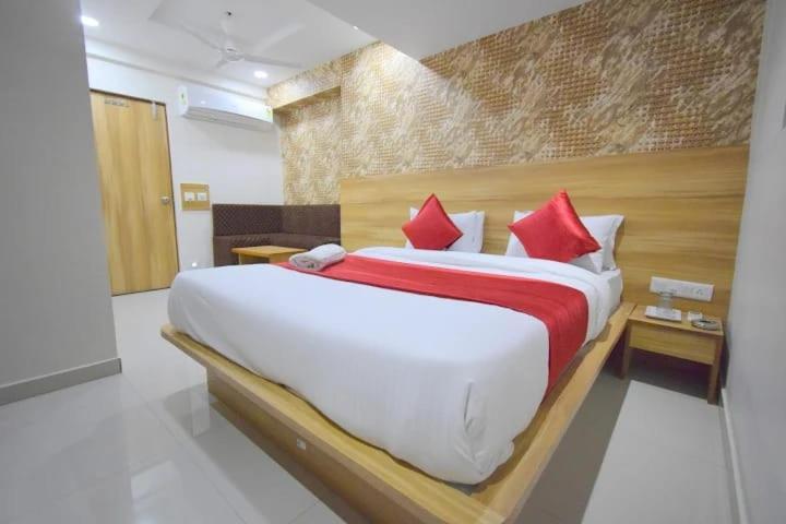 Deluxe Double Room with Sea View,1702619769:JPEG
