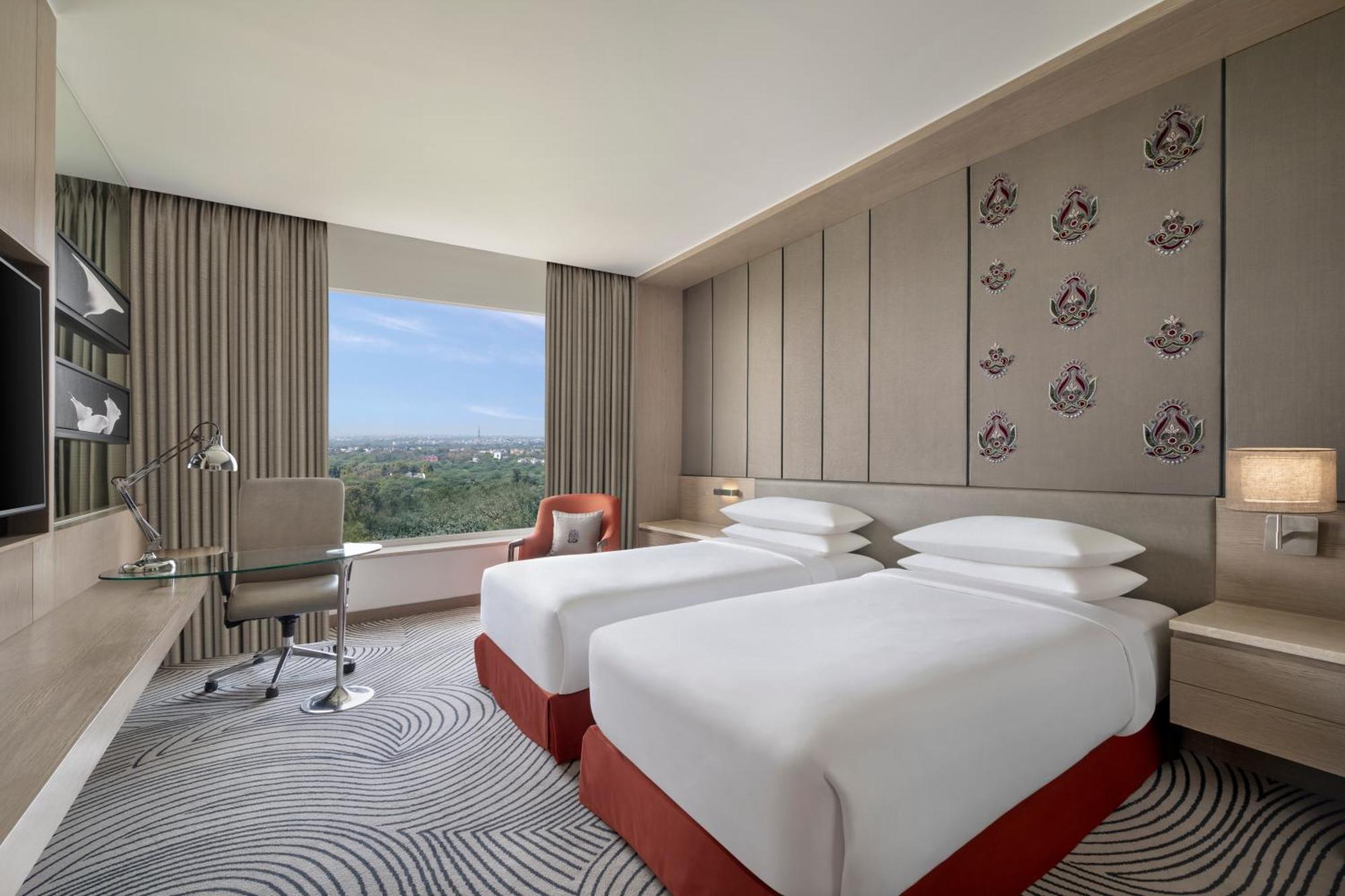 Deluxe Queen Room City View Pool Access