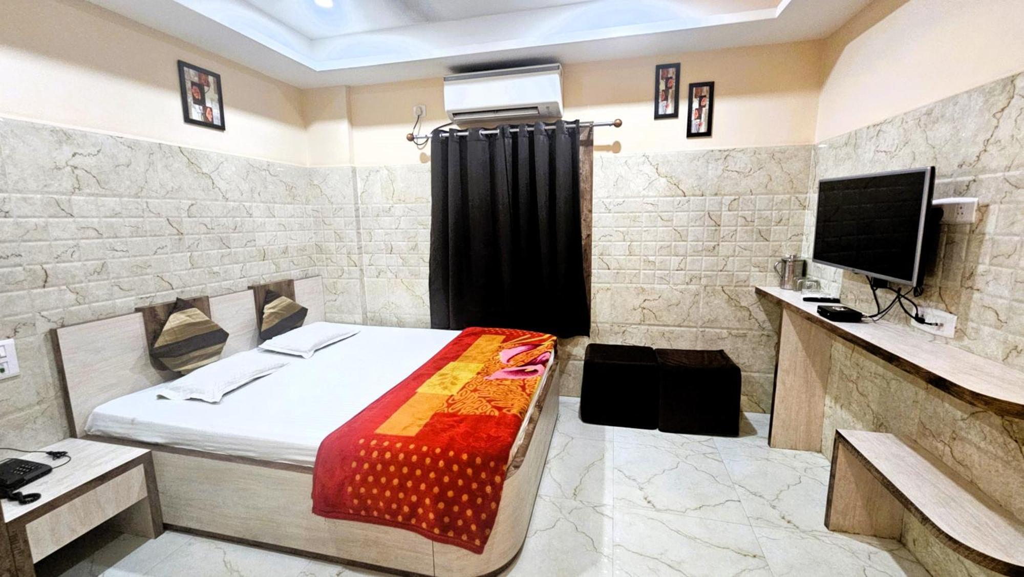 Deluxe Queen Room