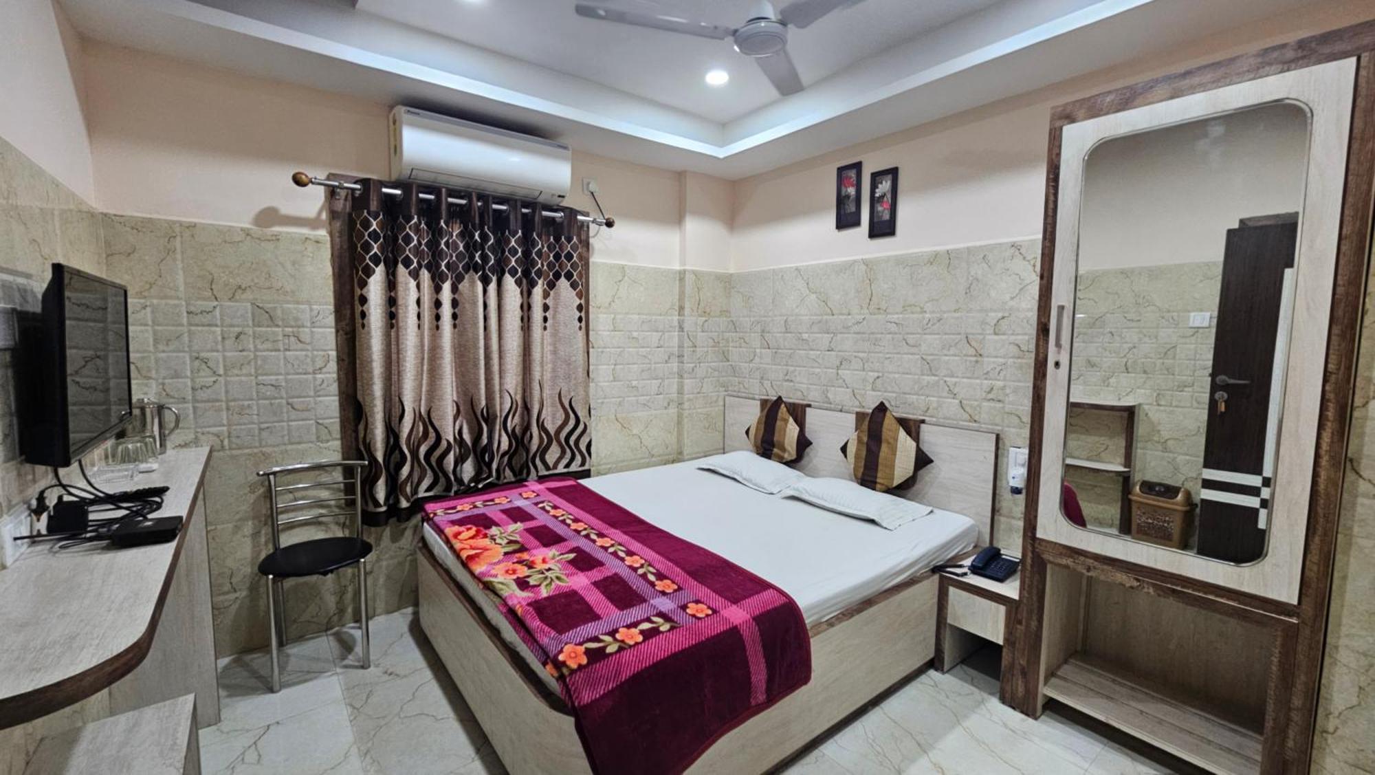 Deluxe Queen Room