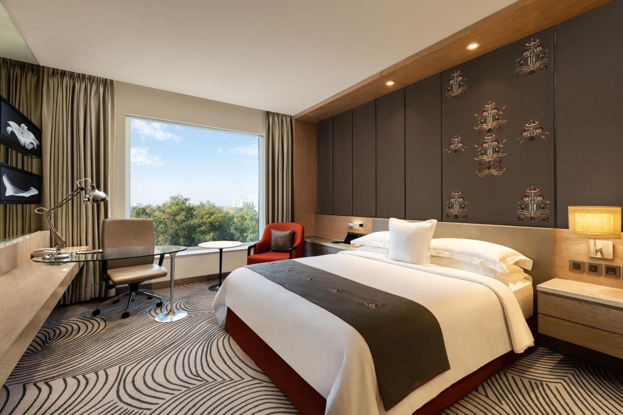Executive Club Queen Room City View