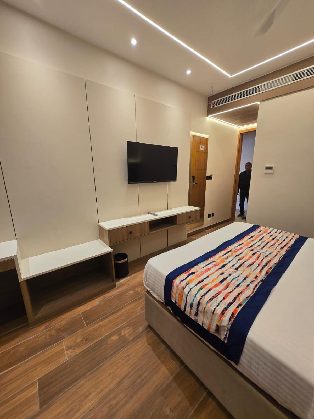 Superior Double Room,1722981503:JPEG