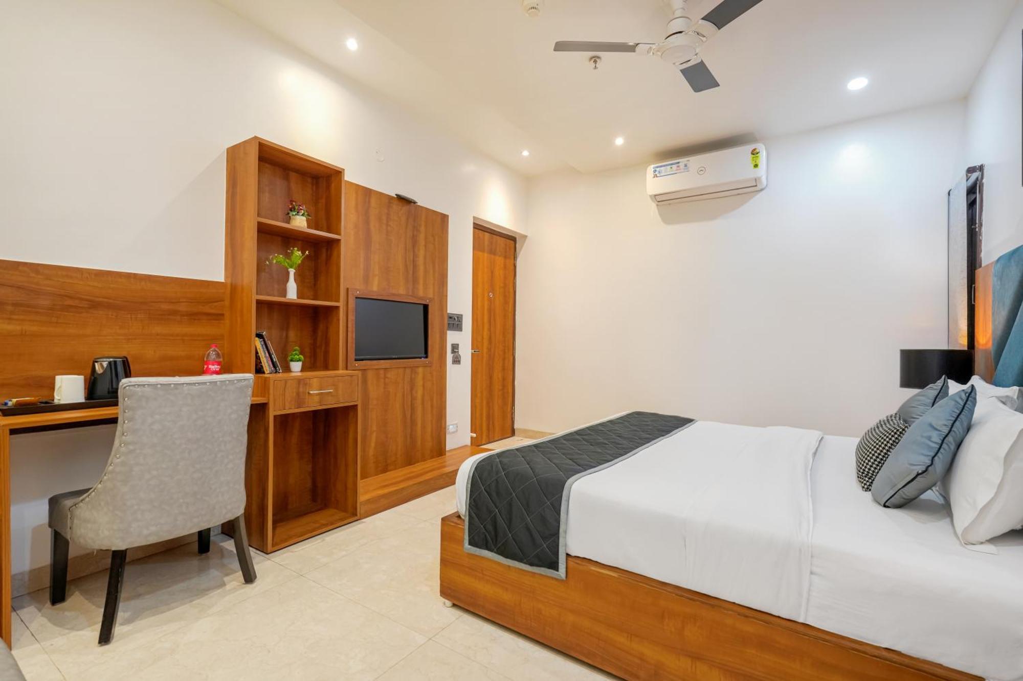 Executive Suite,1733124814:JPEG